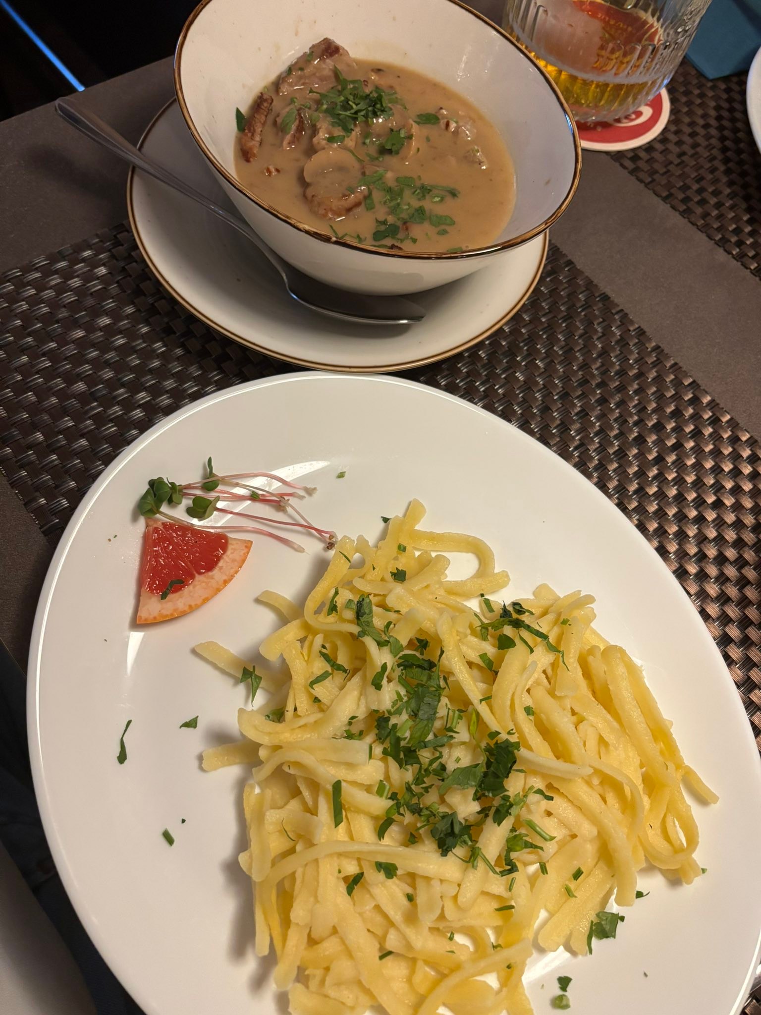 War zum ersten mal im Bohemian Haus Wassenberg essen! Es war super lecker! Gebt Dem jungen Inhaber eine Chance! Nicht nach dem Motto „wat der Buur nit kennt…“ Und ja er (Deutscher)