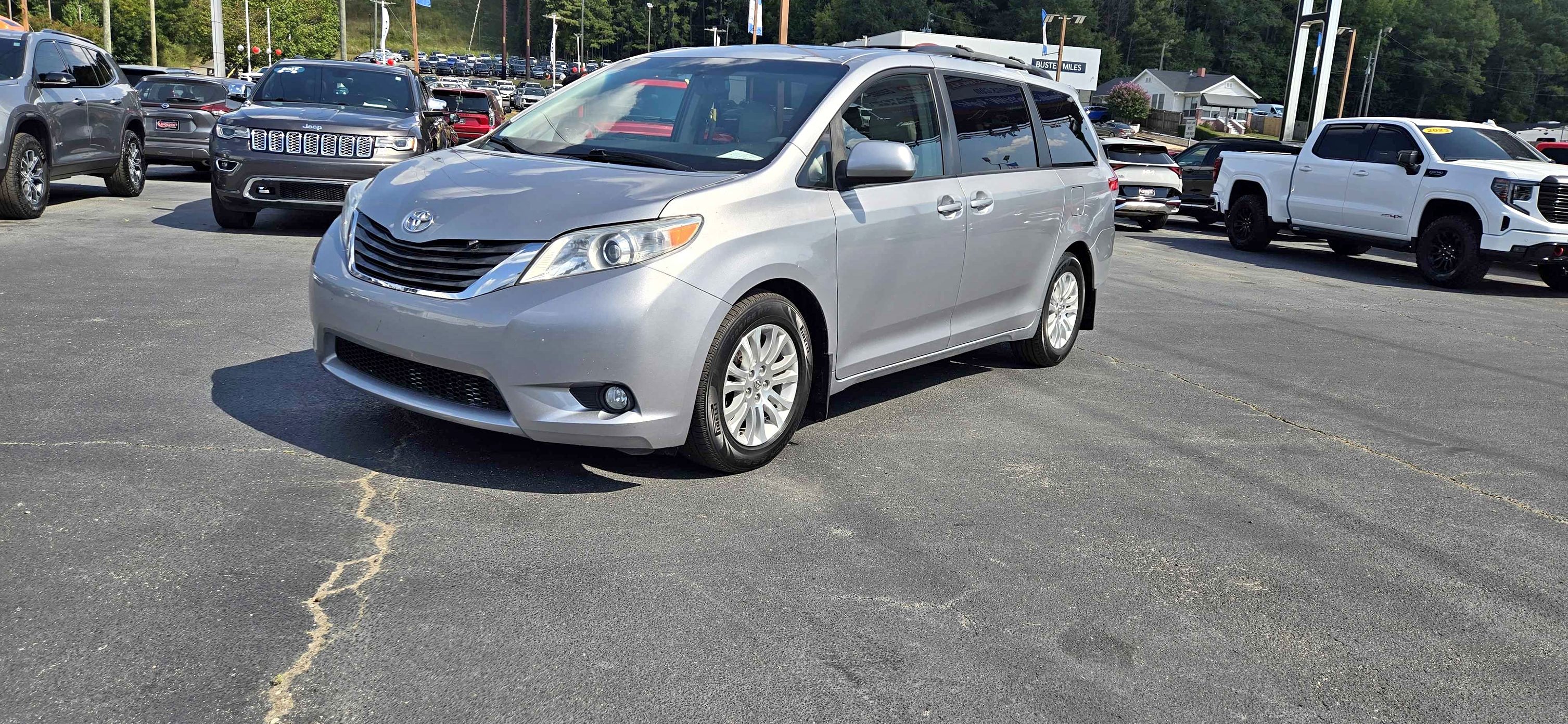 2013 Toyota Sienna · XLE Minivan