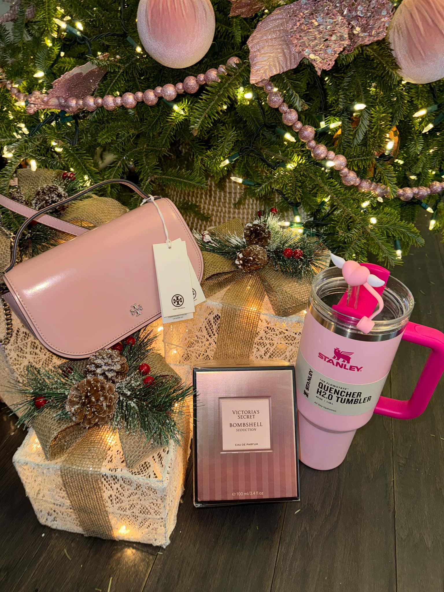 The best gifts always come in a pink box. #AgentProvocateur