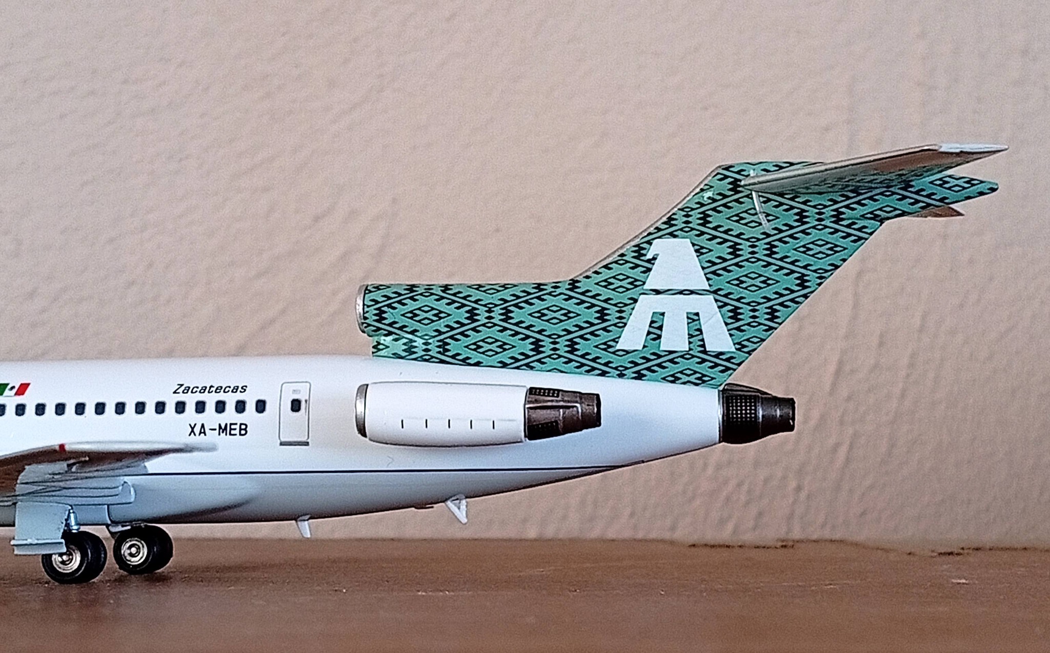 Mexicana Boeing 757 retro design for 80th anniversary
