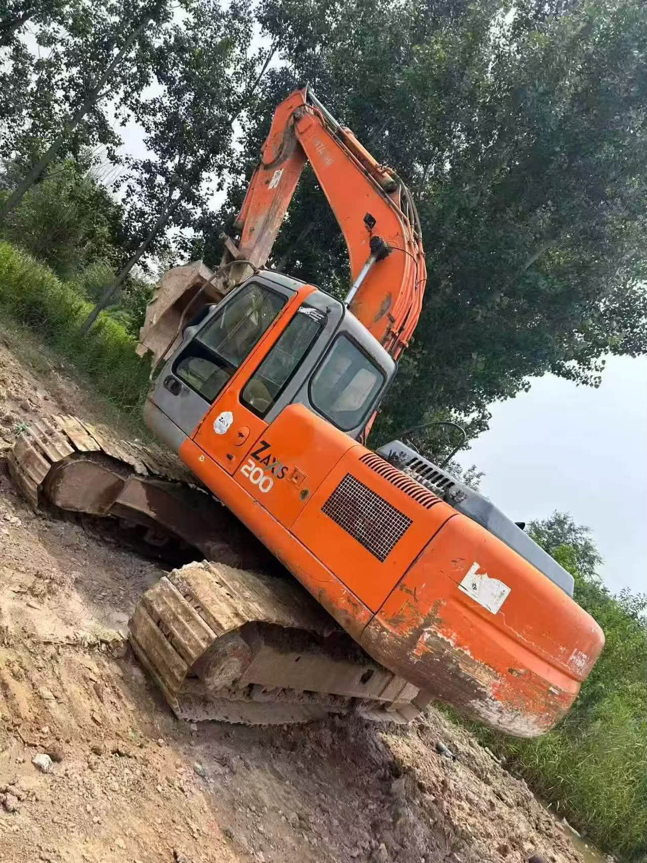 2005 Hitachi ZX200-6 excavator for sale, $14,300 FOB China