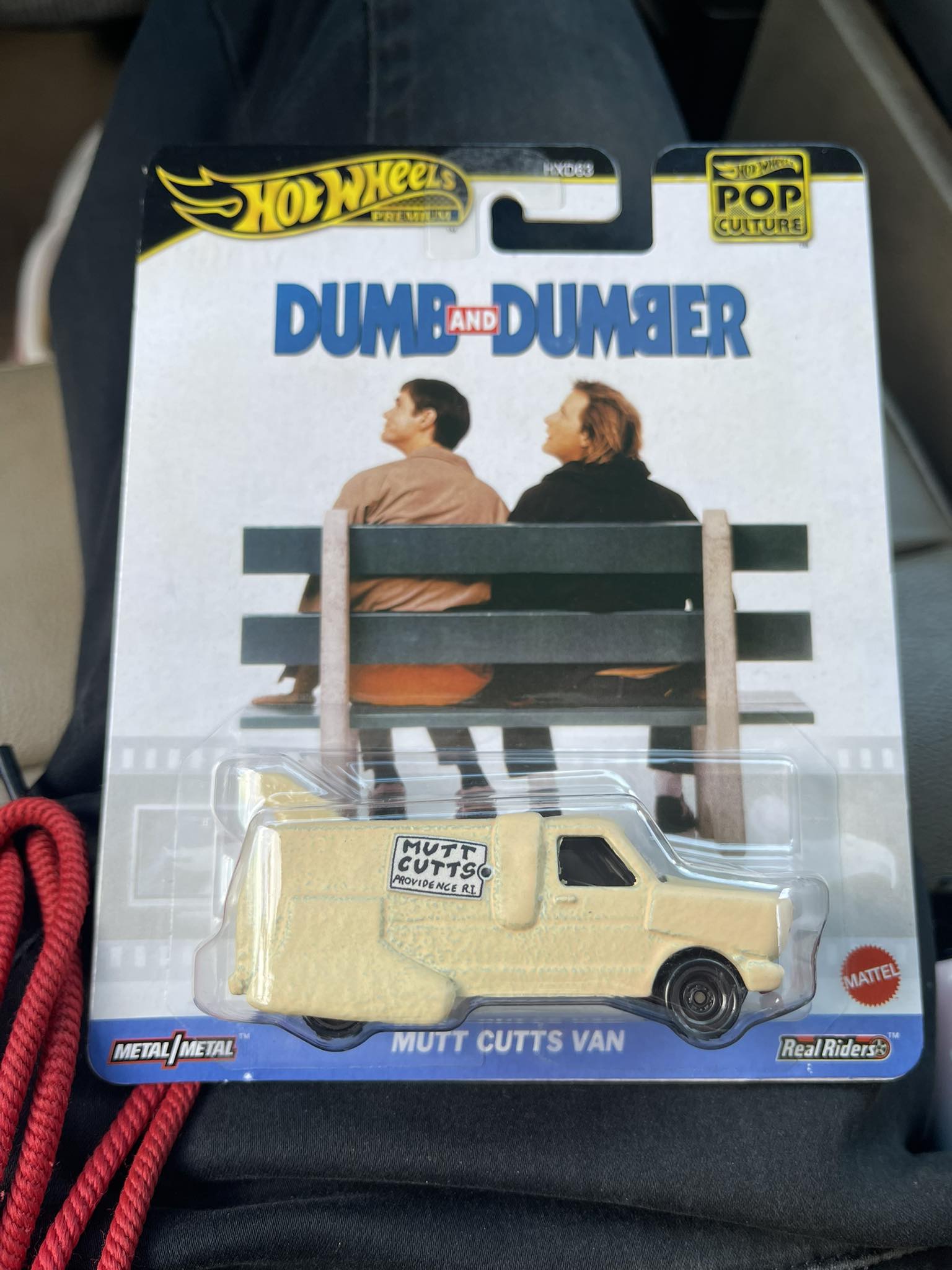Embalagem danificada* Hot Wheels Pop Culture - Mutt Cutts Van Dumb and