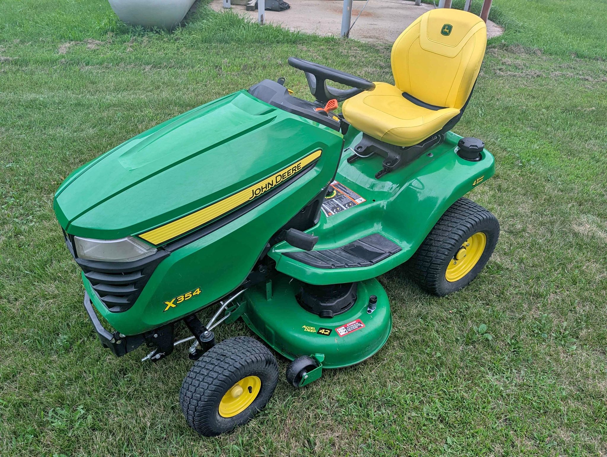 2023 John Deere X354 42