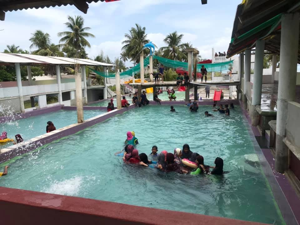 Nak Naik Gelongsor Air Ala2 Kolam Mandi Awang Bongsu Facebook
