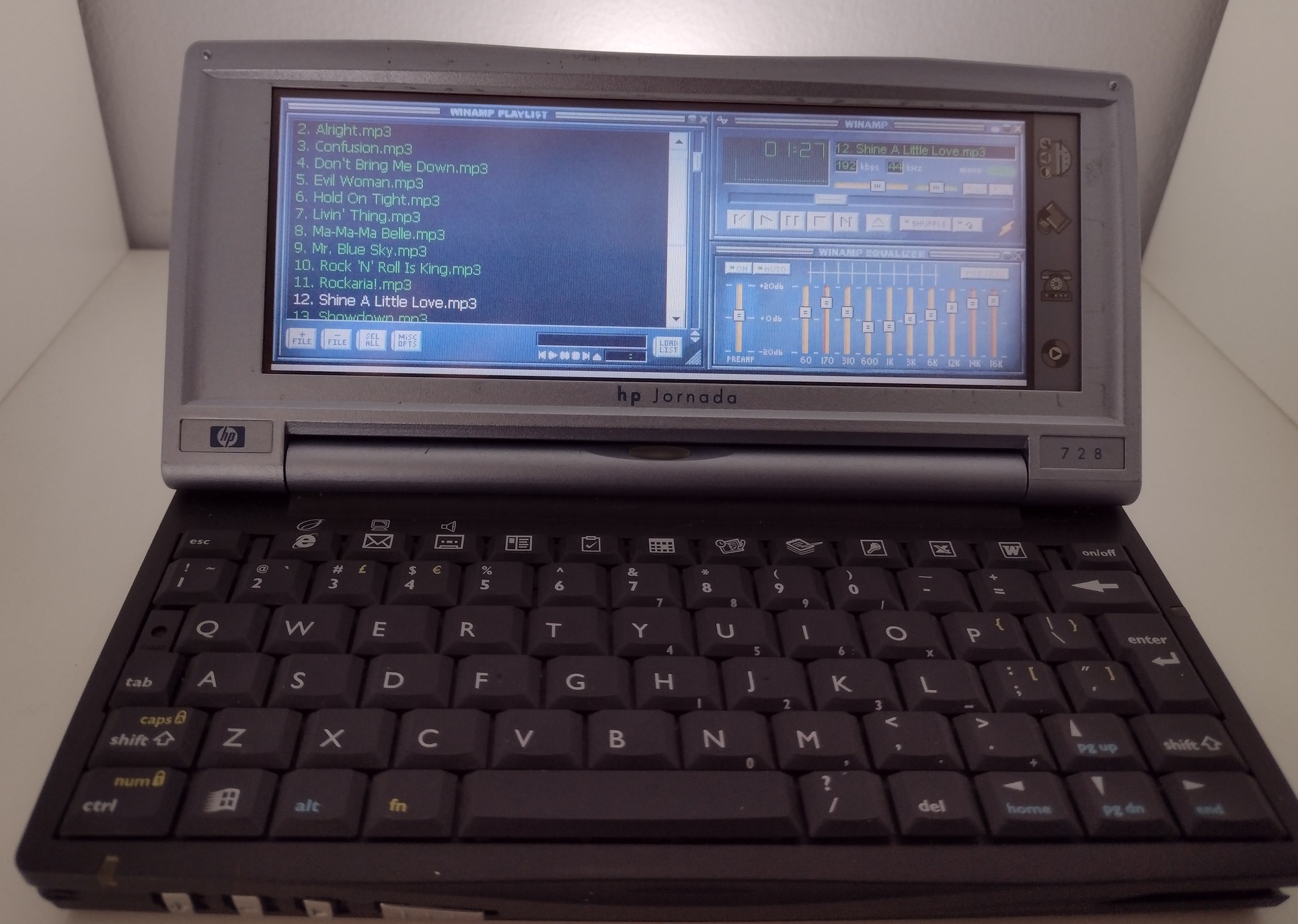 Exploring HP Jornada 720 handheld computer