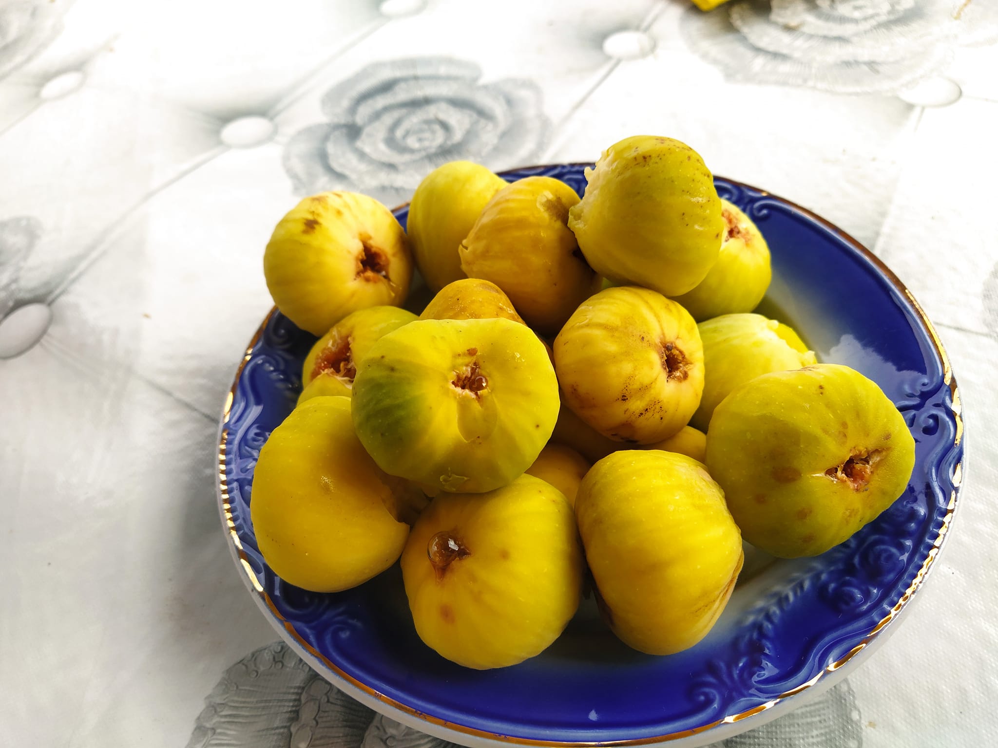 Hello from Azerbaijan, Baku's figs- sweet as honey. 🙂
