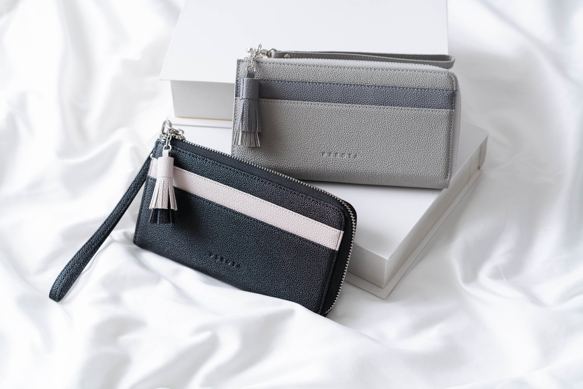 Perota - PEROTA “Two Tone Wallet” ราคา : 950 บาท ขนาด :... | Facebook