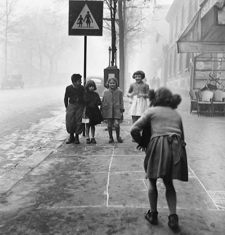 Édouard Boubat (Français, 1923-1999), Avenue de Saint-Ouen, Paris