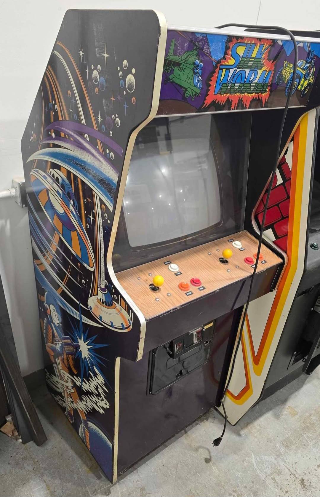 Restoration of Italian Zaccaria Quasar arcade game with silkworm