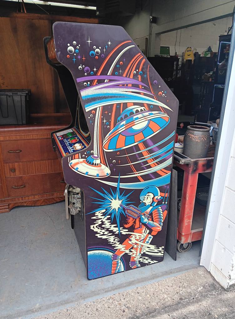 Restoration of Italian Zaccaria Quasar arcade game with silkworm