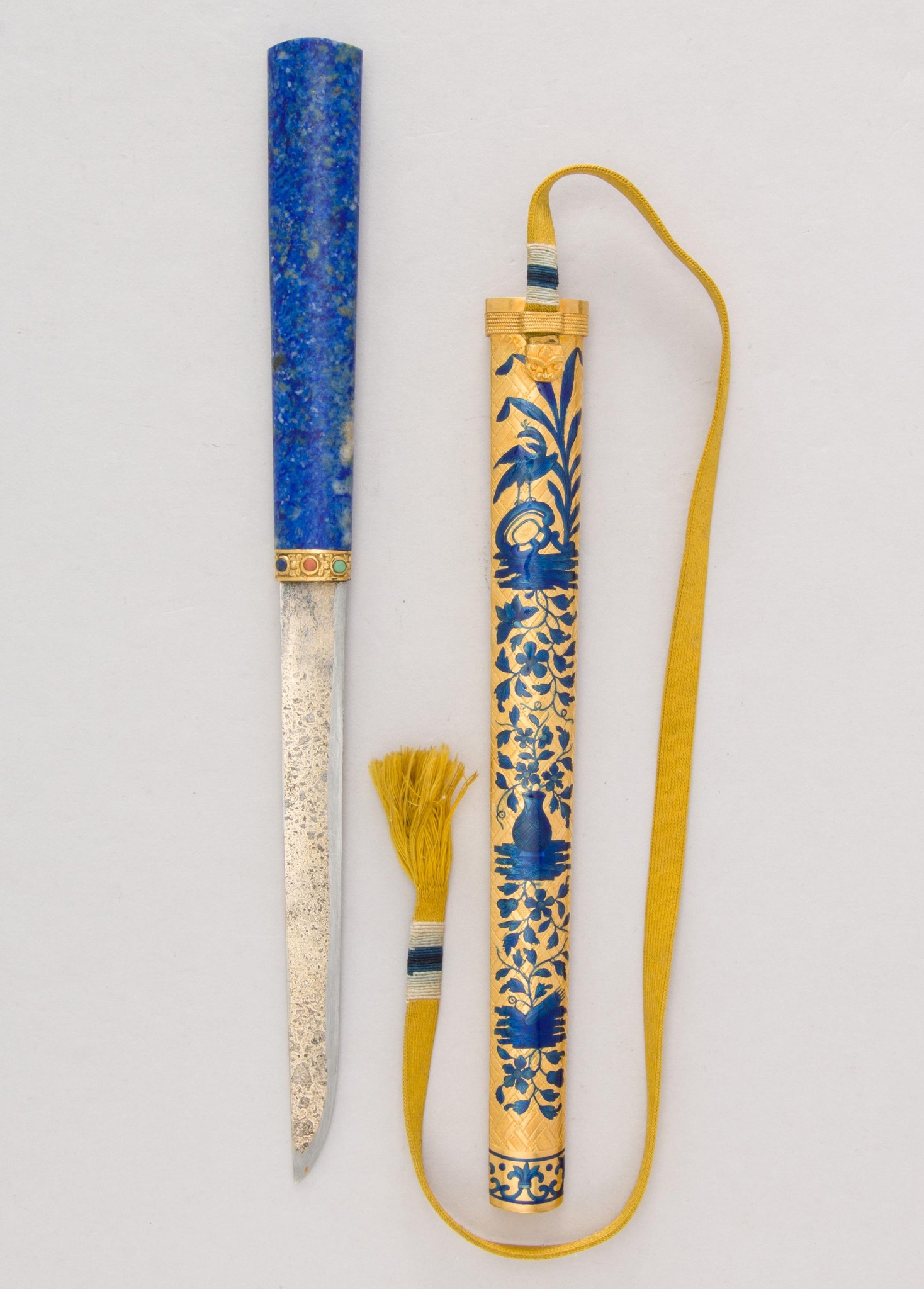 玉柄金桃皮鞘飞蛇腰刀 清乾隆 故宫博物院藏 Waist Knife with White
