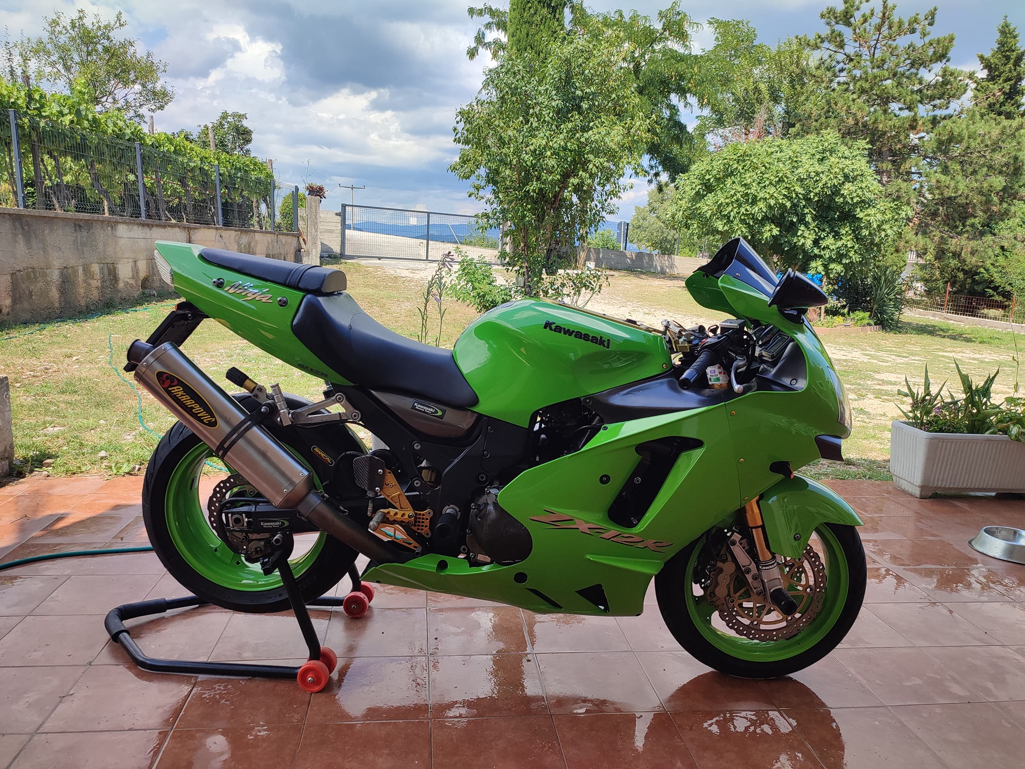 Hello from Croatia 🇭🇷 this is my Kawasaki Ninja zx6r 2004.