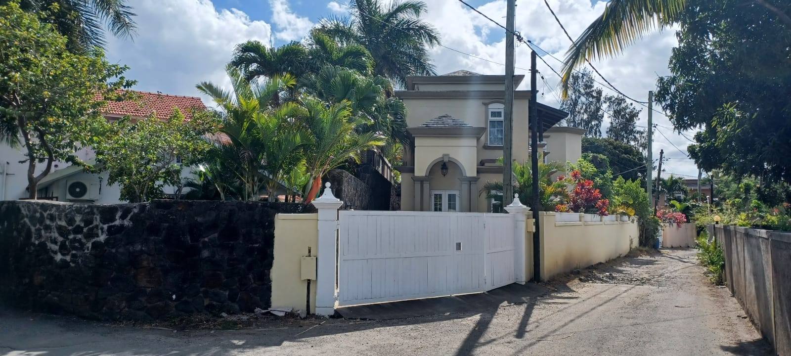 house-for-sale-in-between-perebere-and-cap-malheureux-for-more