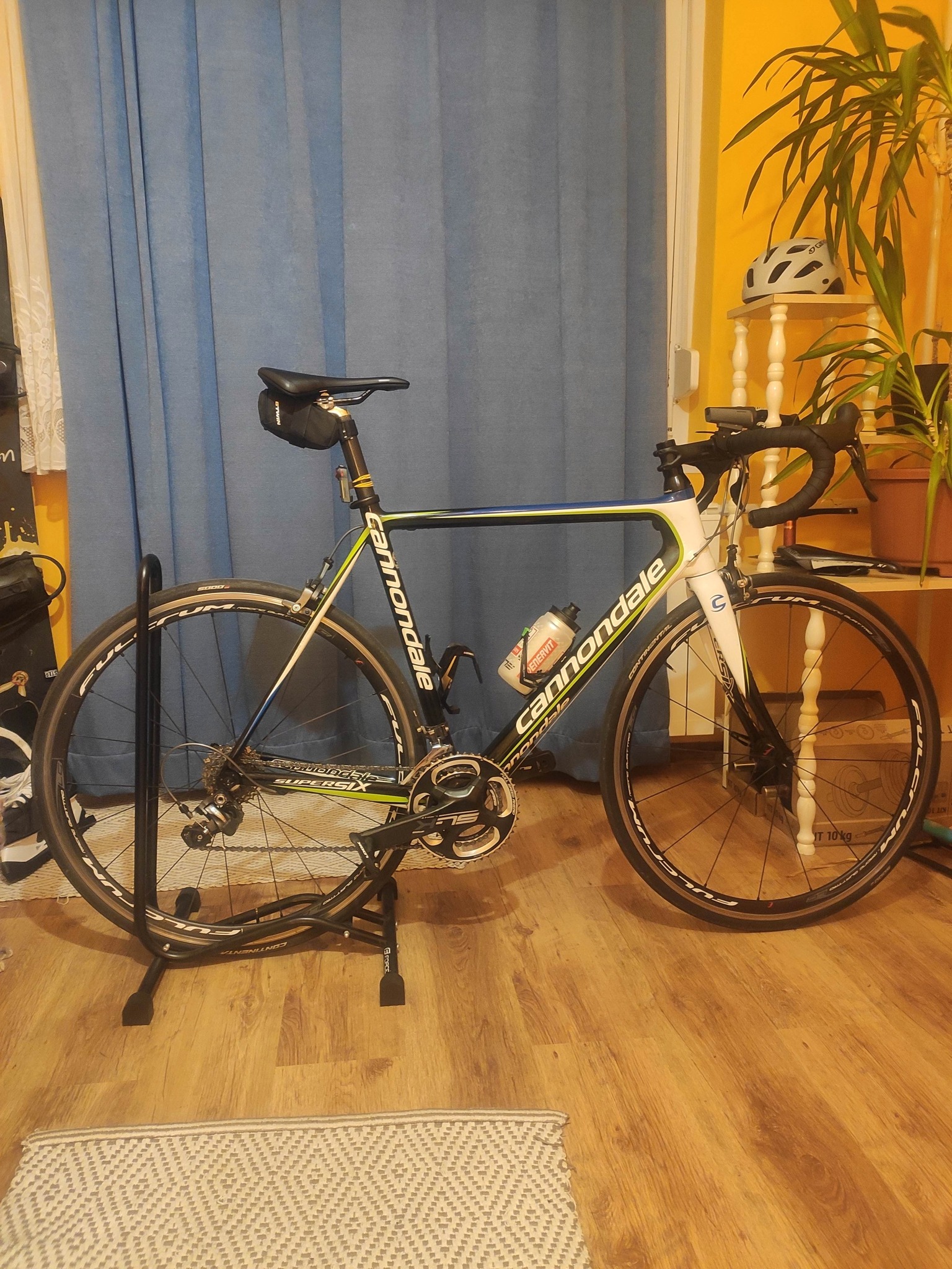 Hey fellow riders, i thought i would share my old Supersix. Still