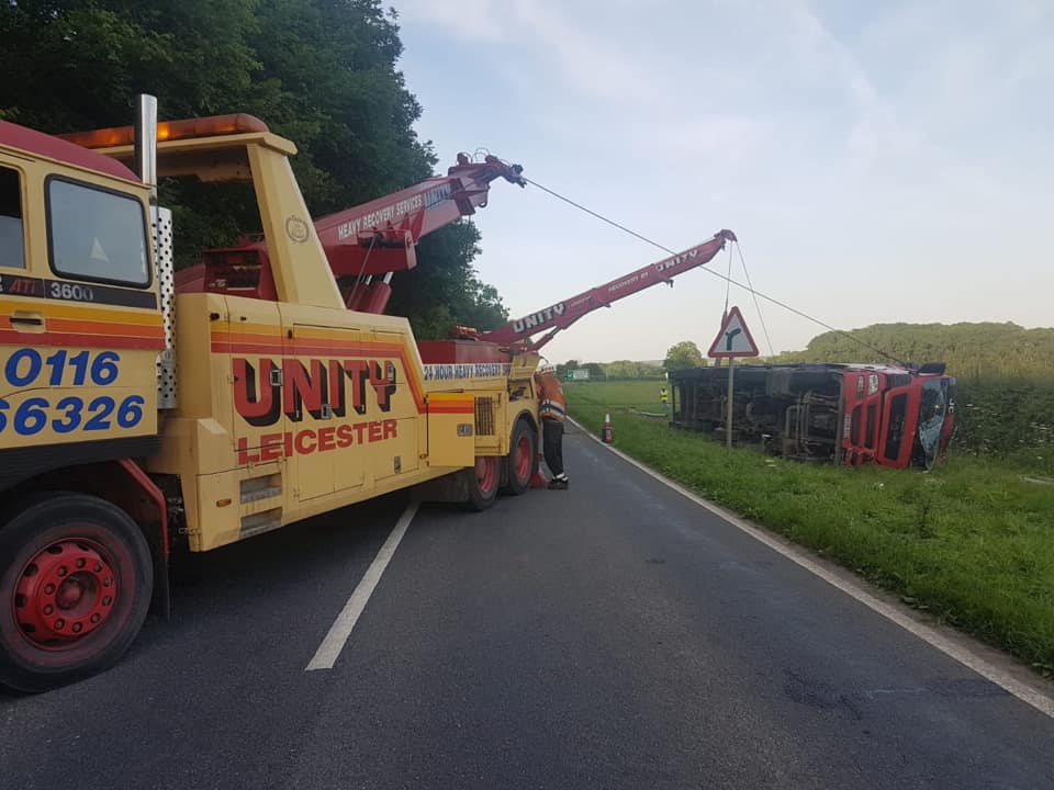 🤔 recovering a turned over lorry - Unity Recovery Service LTD