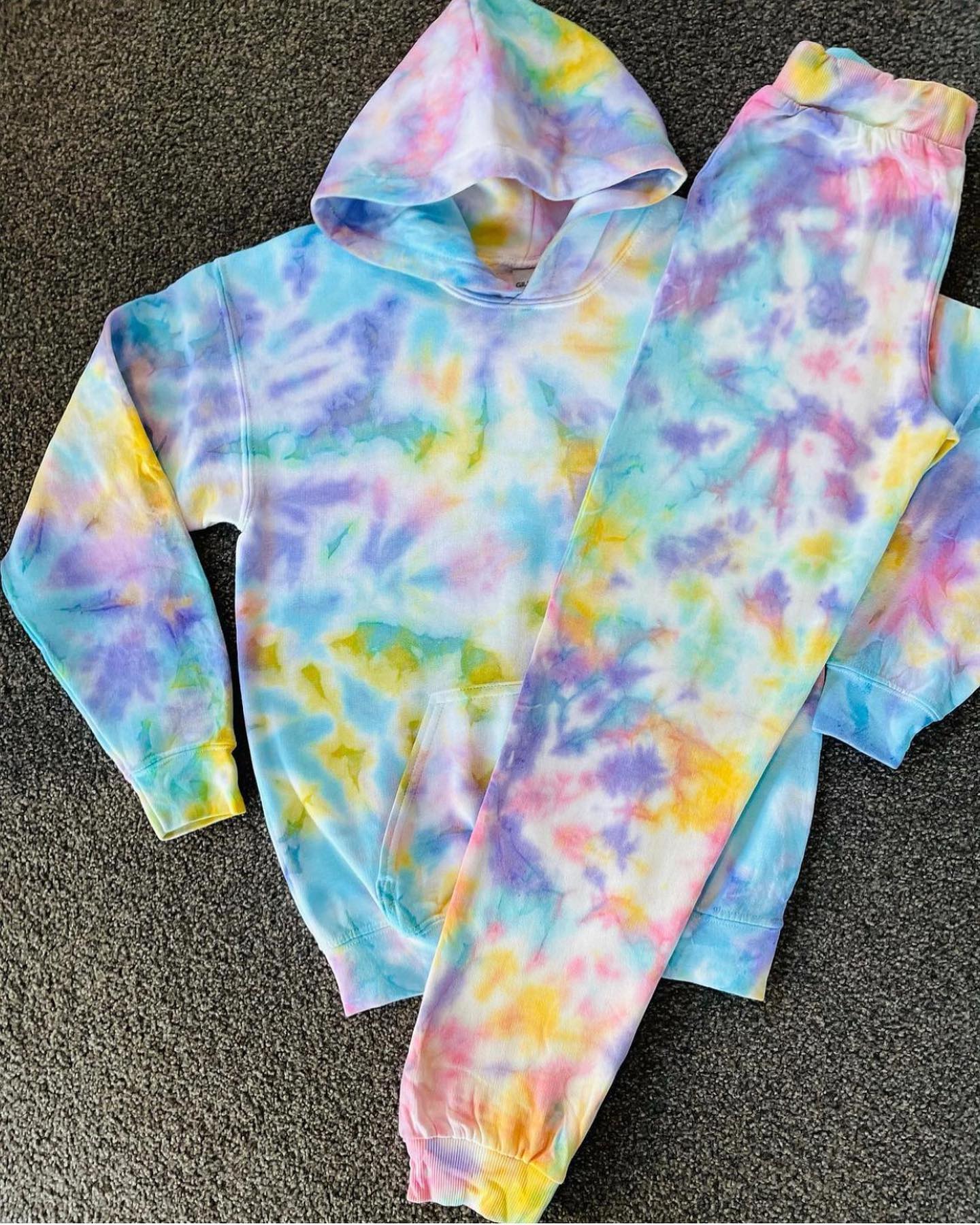 🛼🍌☂️🛼 Kids tracksuits available..... - Colour Addiction