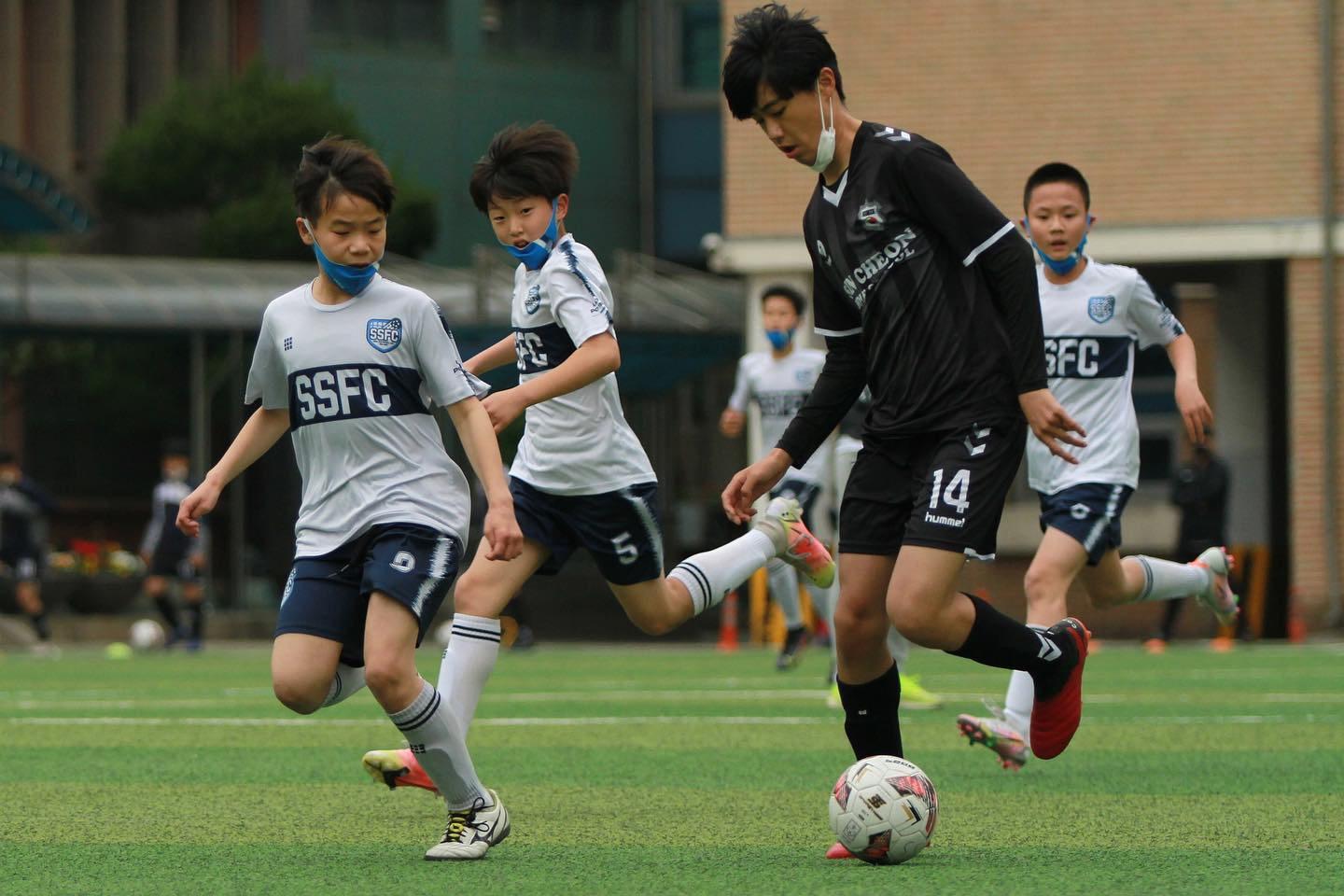 씨드스포츠 / SSFC - 씨드스포츠 / SSFC added a new photo — at 서울신천중학교.