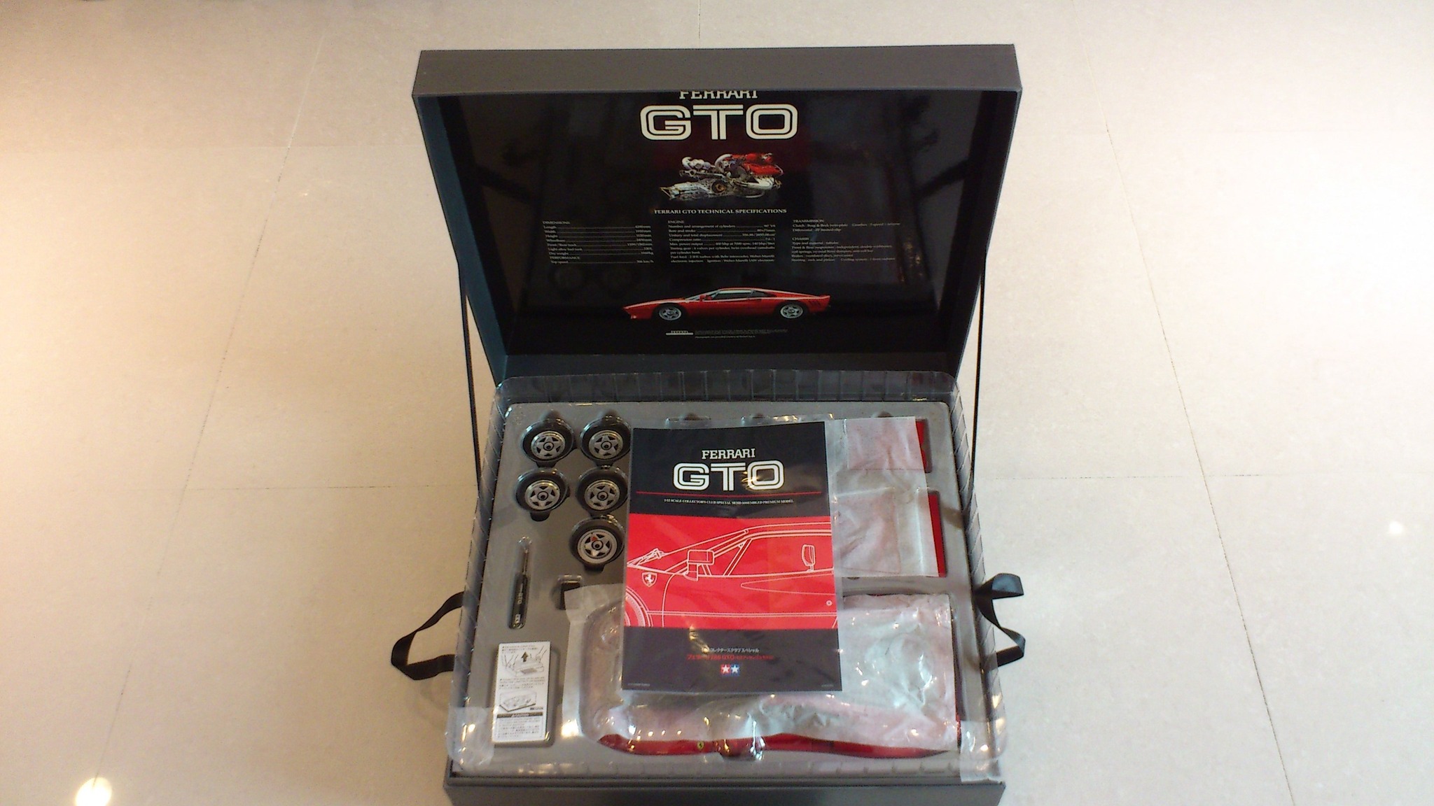 Unboxing the brand-new TAMIYA 1/12 Ferrari 288 GTO plastic model