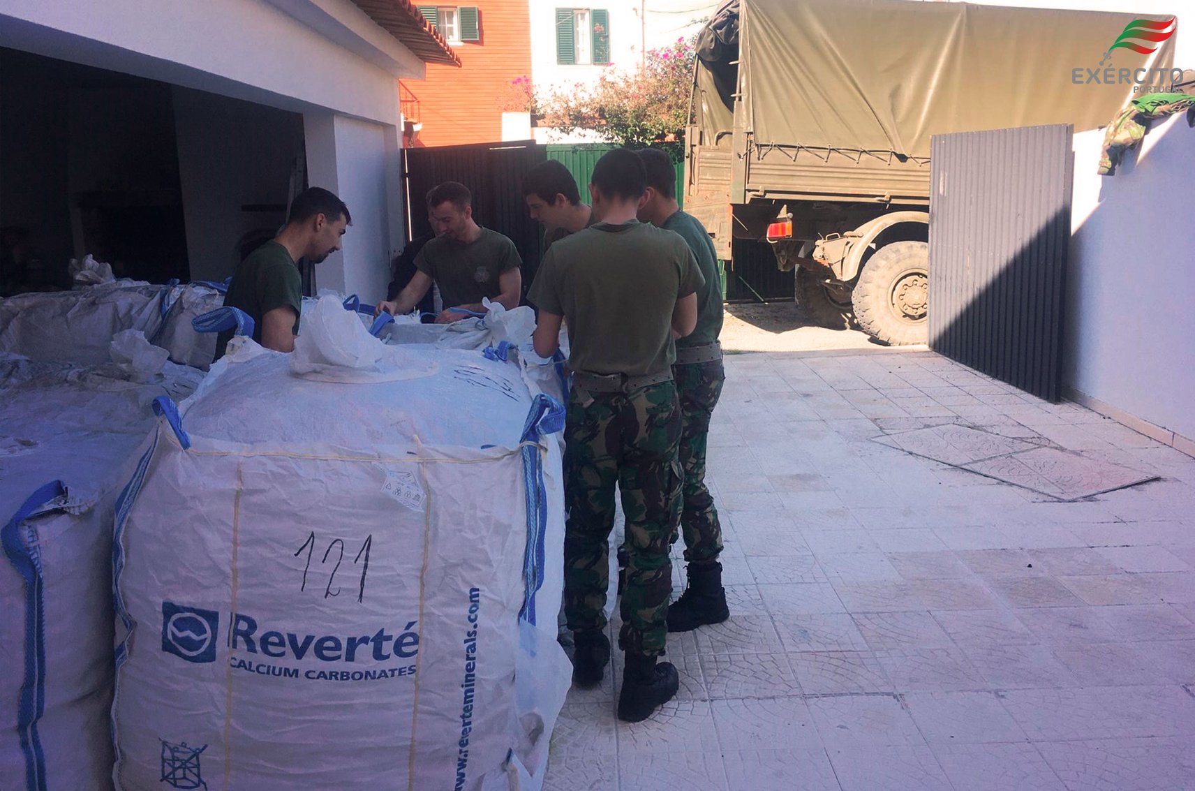 Regimento de Comandos transportou... - Exército Português