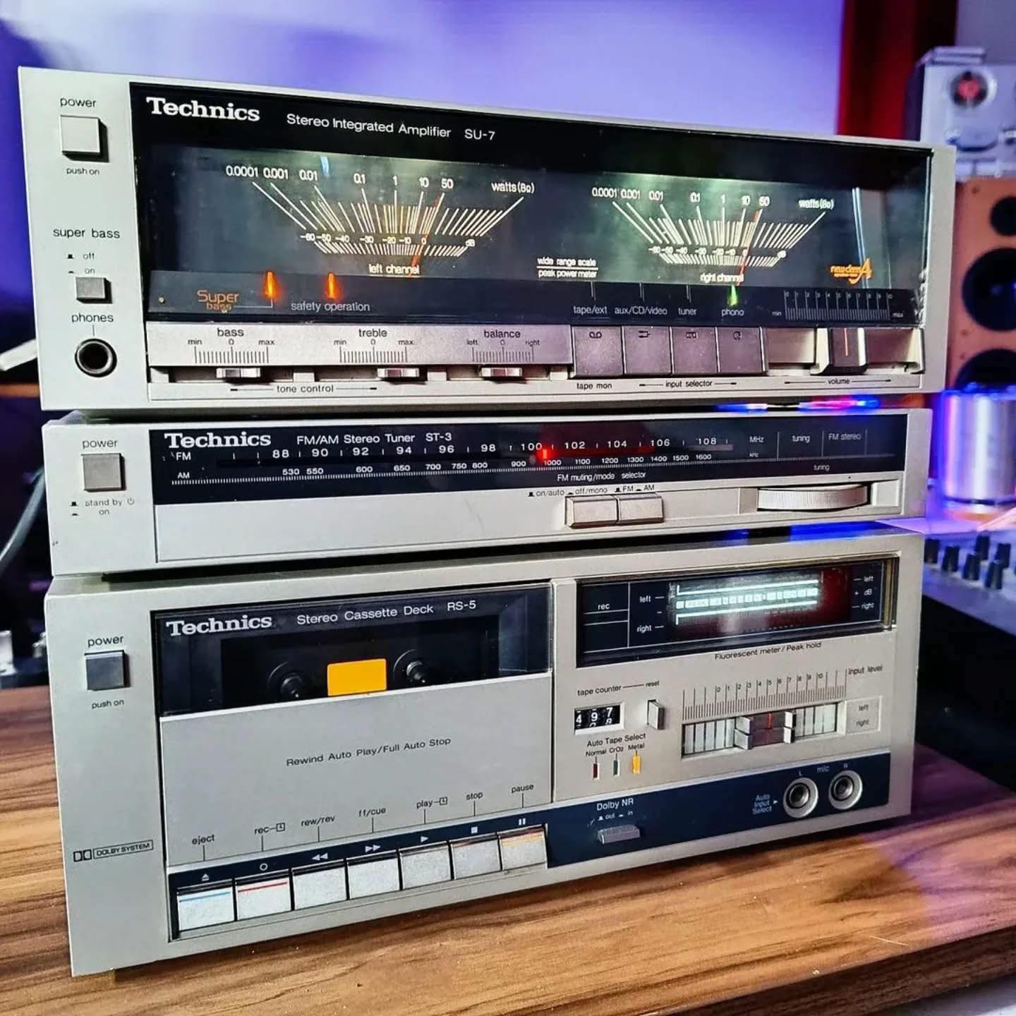 Technics su-3 tuner and rs-5 cassette deck