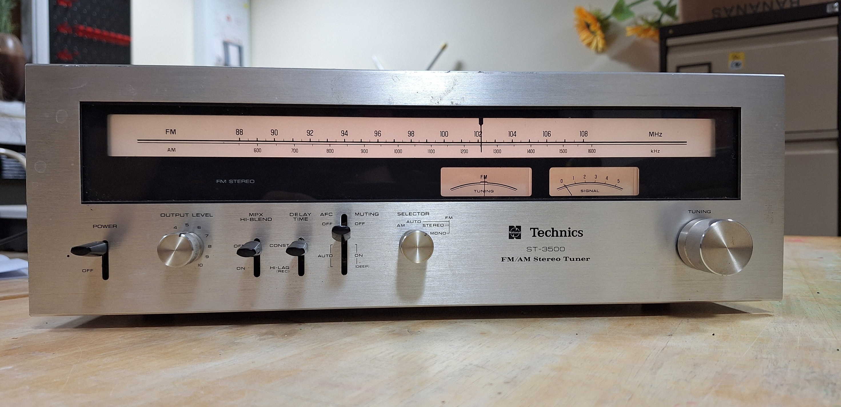 Technics SU-3500 stereo pre-main amplifier from 1973