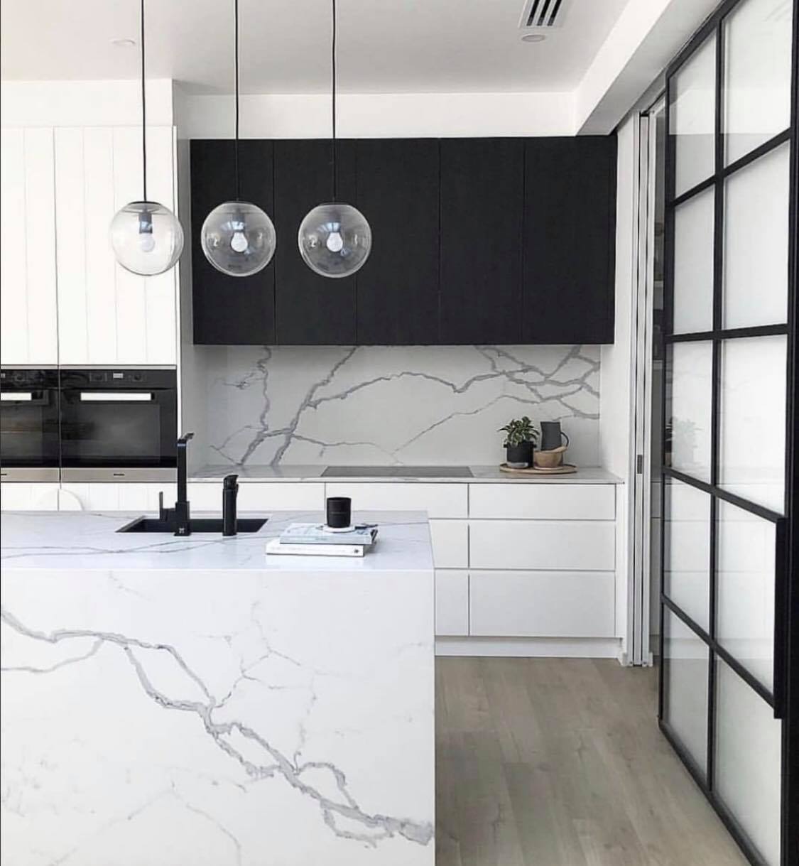 黑白灰構成的廚房空間 簡潔有力 Less is... - 威爾室內設計/Well Interior Design
