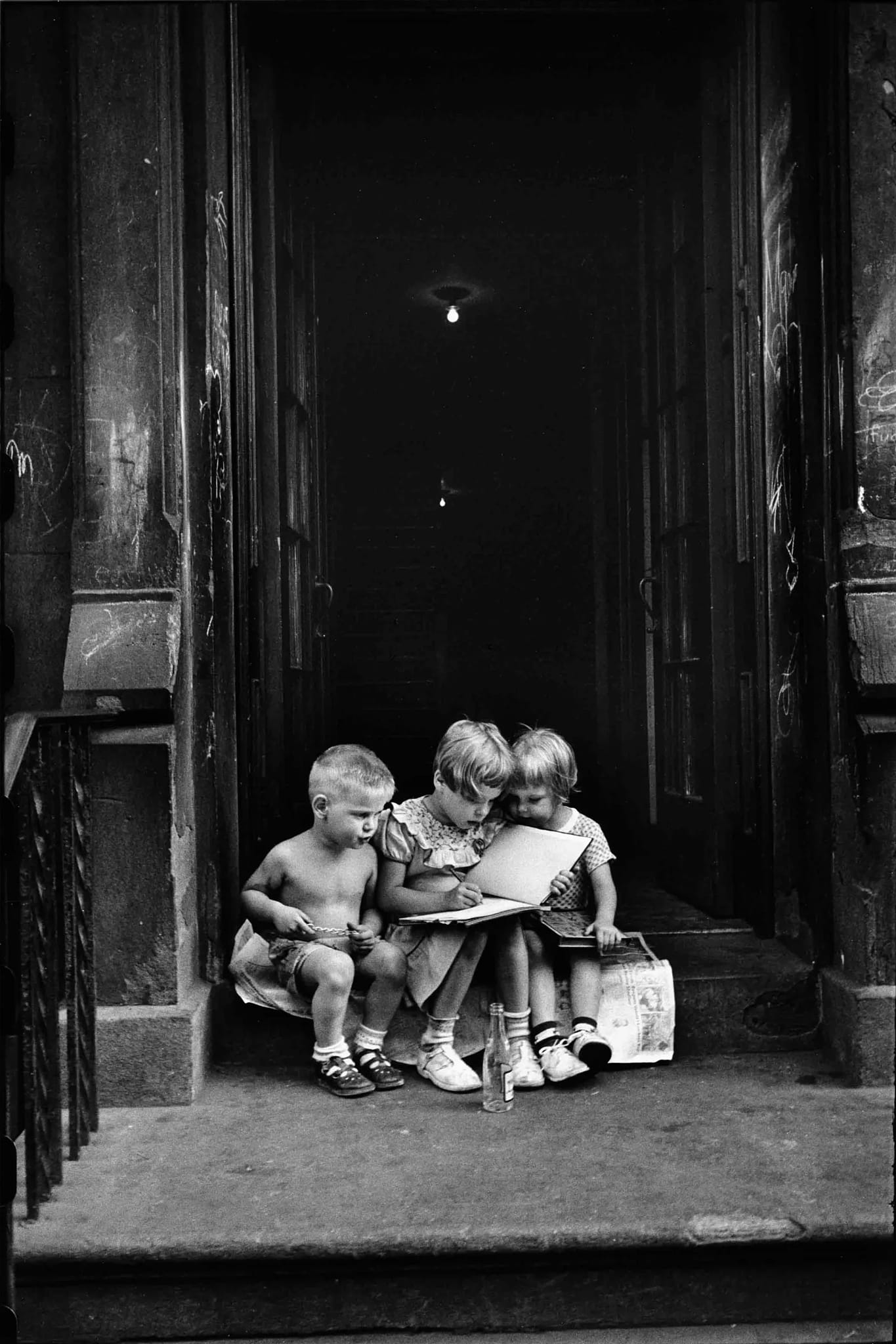 1946 NYC city street view photo by Elliott Erwitt