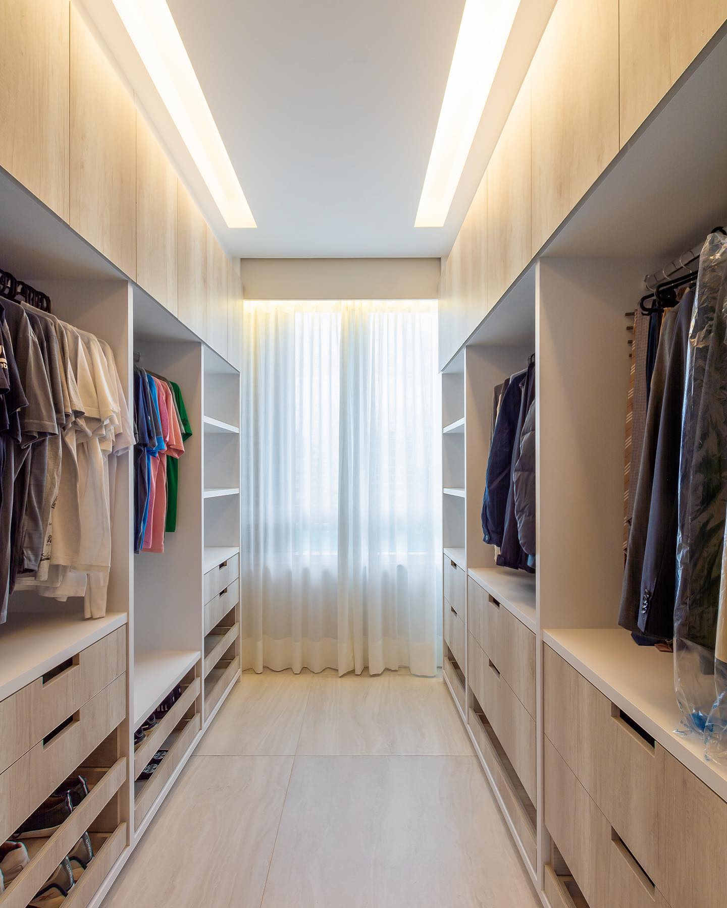 Um típico closet sonho de consumo 😍... - BORA Arquitetura | Facebook