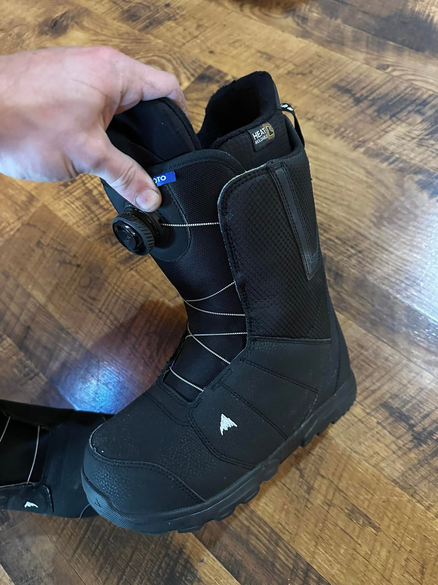 burton hail snowboard boots 2009 Black Used Mens 8 Zone BOA Fit System lets you independently adjust the upper and lower boot tension for a custom Burton Boots: 2009