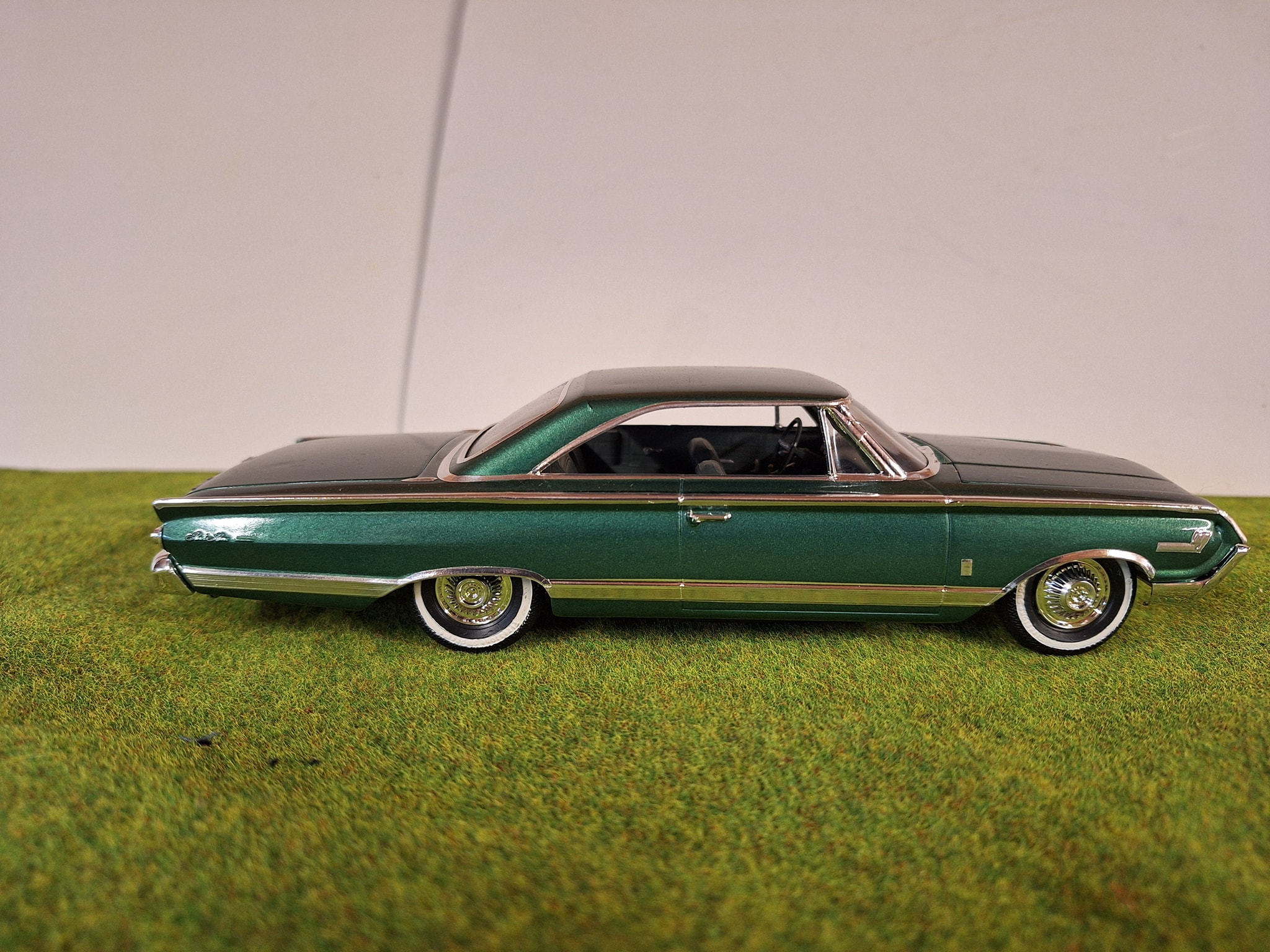 Voiture De Collection Mercury Marauder 1964 - Échelle 1/43, Marque Yat Ming, Métal, Couleur Rouge - Occasion Avec Défauts