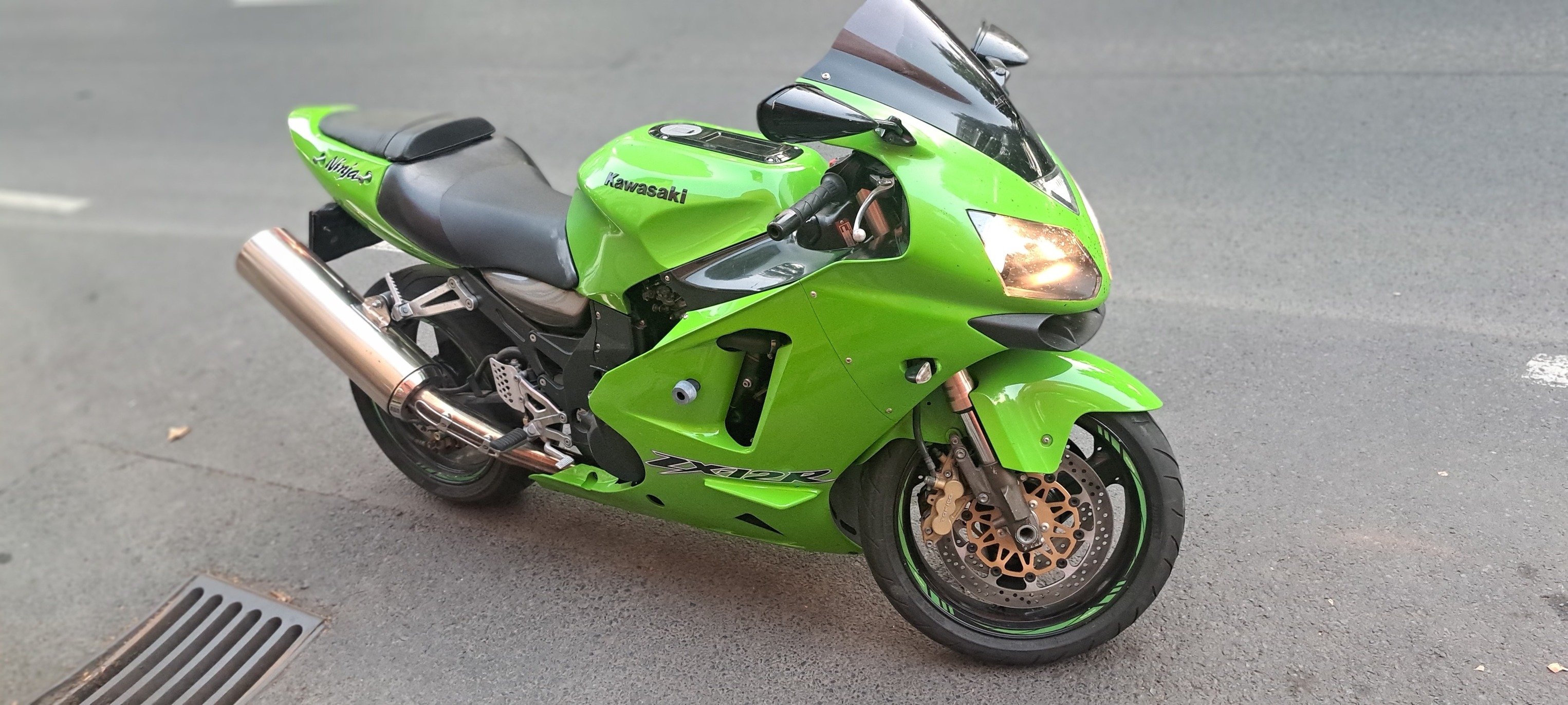 Greetings from hungary, kawasaki zx12r b2 2003?