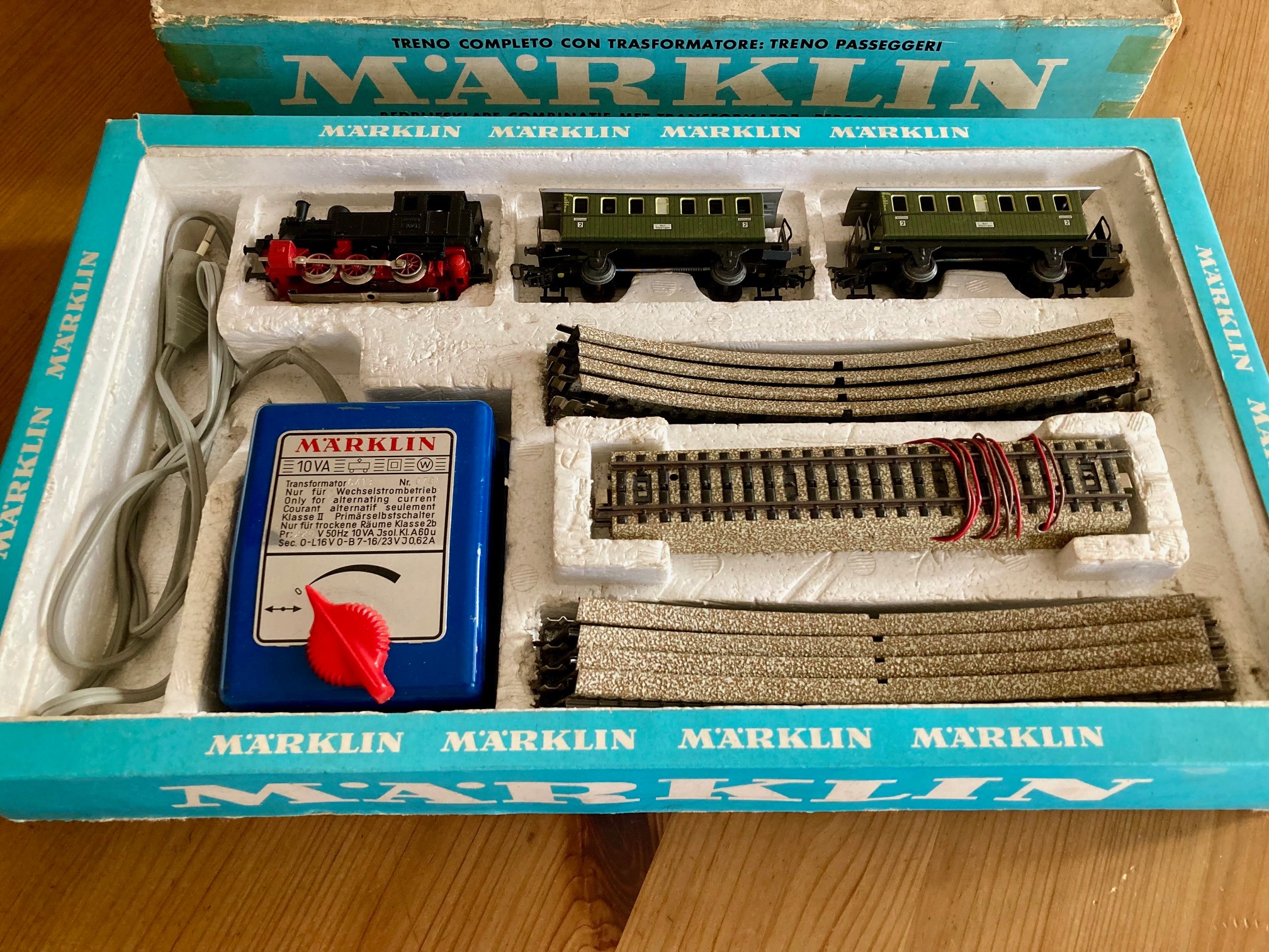 DeAO Train Électrique De Noël Magique Pour Enfants – 4 Wagons Lumineux Avec Sons Joyeux, Circuit 23 Pièces Thème Sapin De Noël, Idéal Cadeau 3-8 Ans