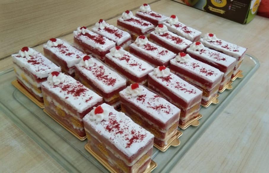 Roti Win - Hot item🍰🍰🍰 Cake slice dengan berbagai macam...