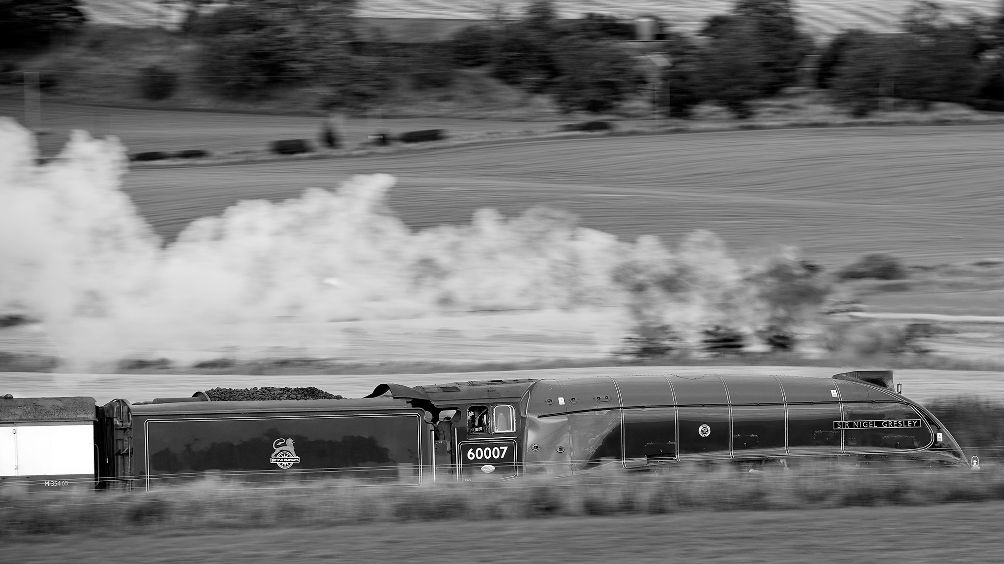 m Sir Nigel Gresley (60007) arriving in Edinburgh Waverley working