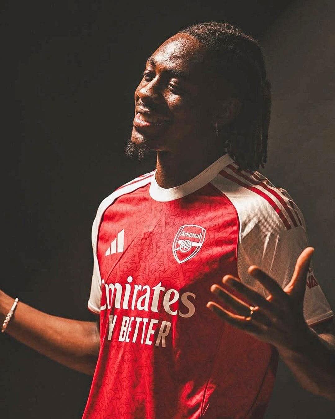 🔥 Eberechi Eze takes over Arsenal's famous number 10 shirt. Big