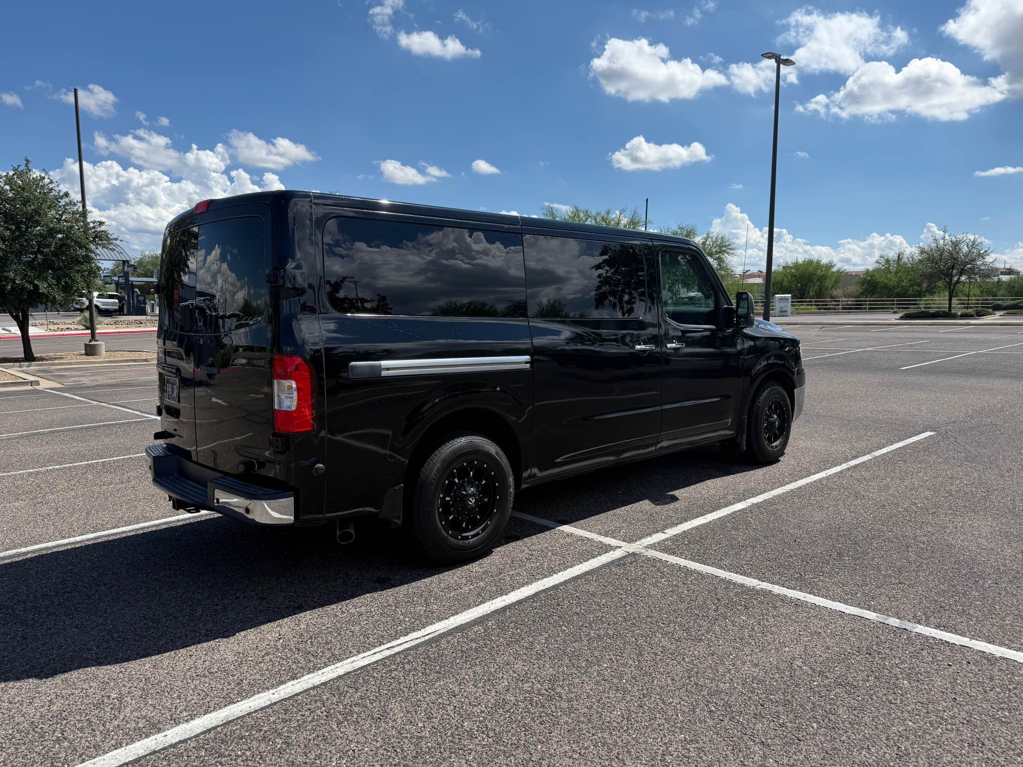 2015 Nissan NV3500 HD Passenger · SL Van 3D