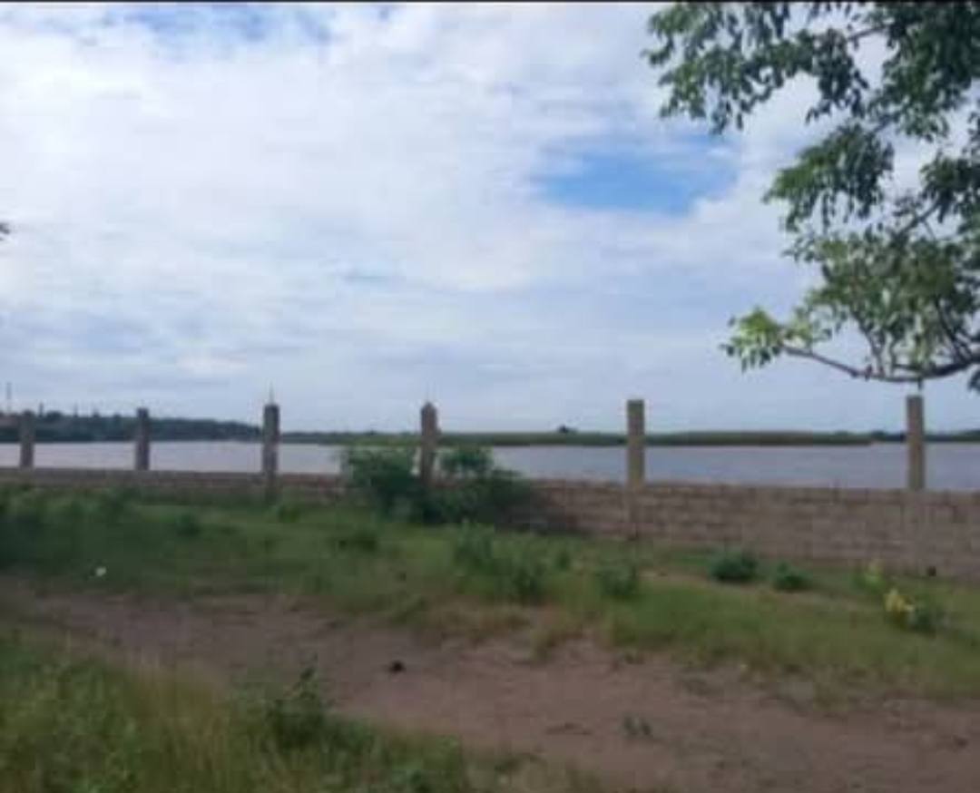 EM DECLIVE ANTECIPE O VERAO DESAPEGO 50X60M² VEDADO BERMA RIO INCOMATE ...