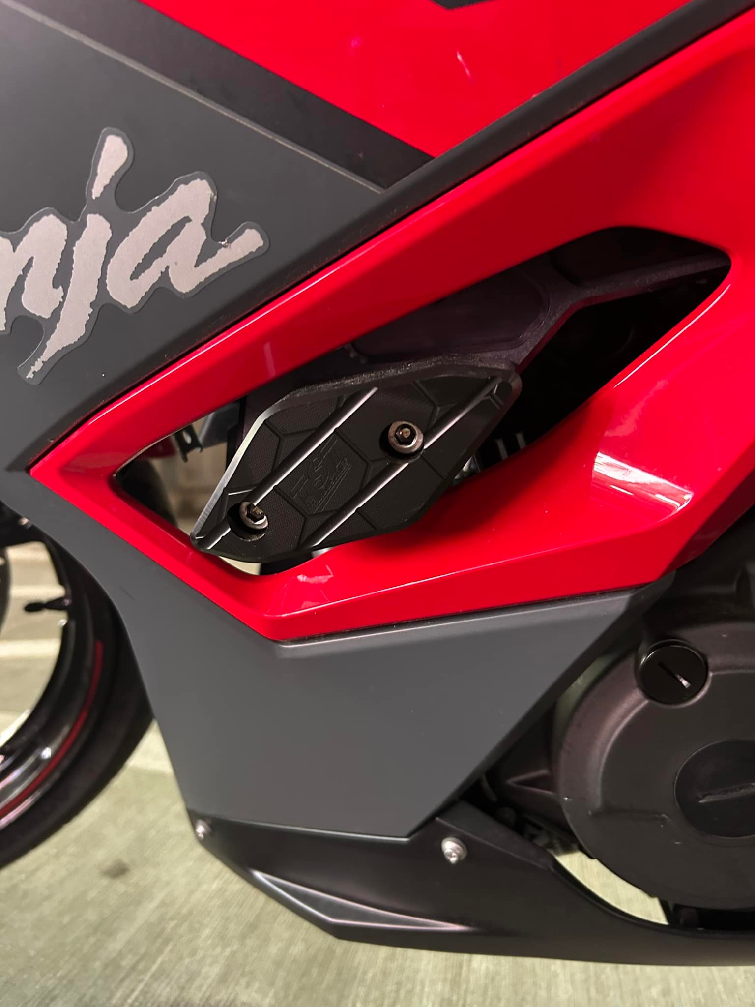 Are frame sliders installed correctly?