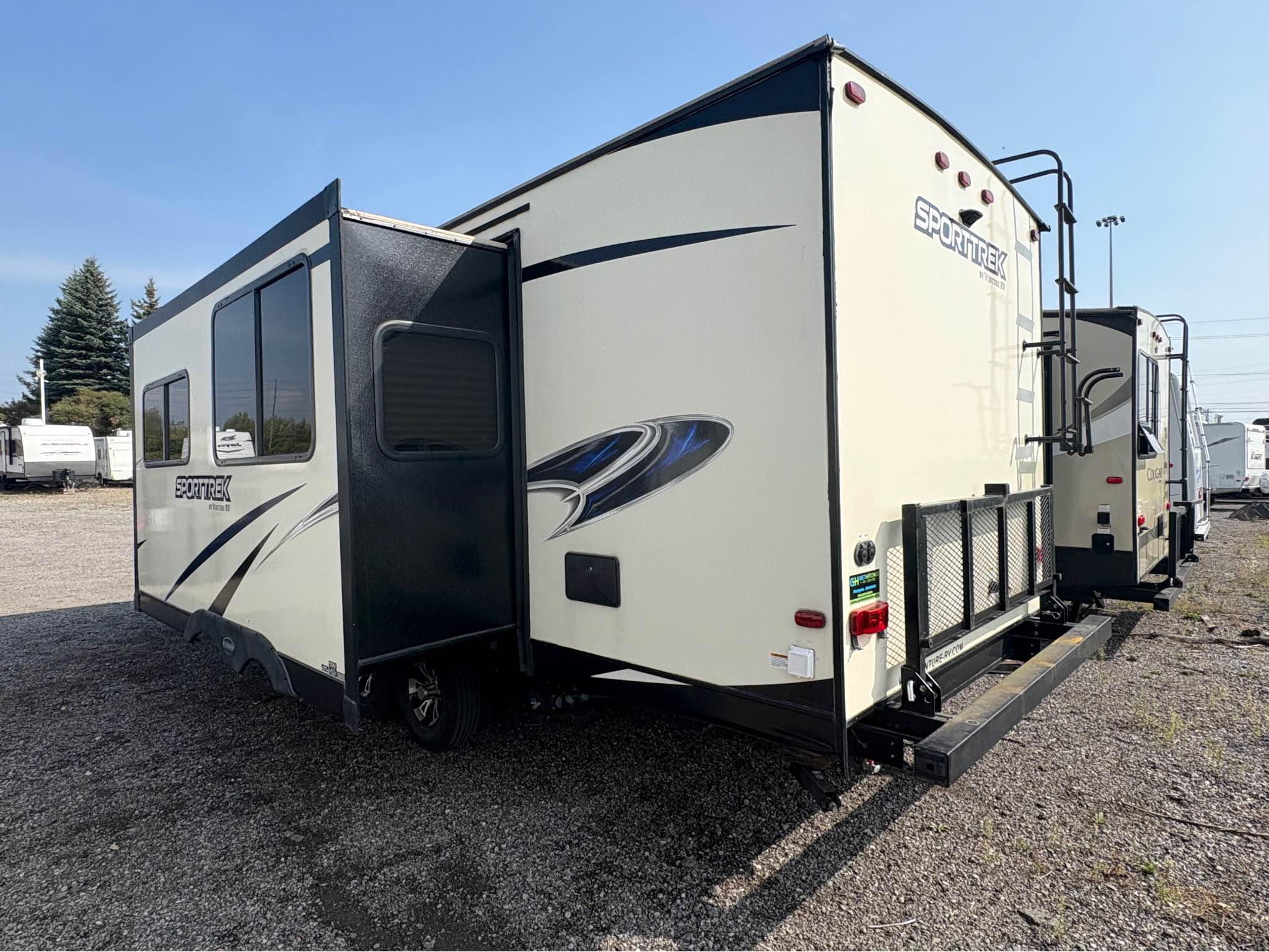2017 Venture Rv Sporttrek Touring