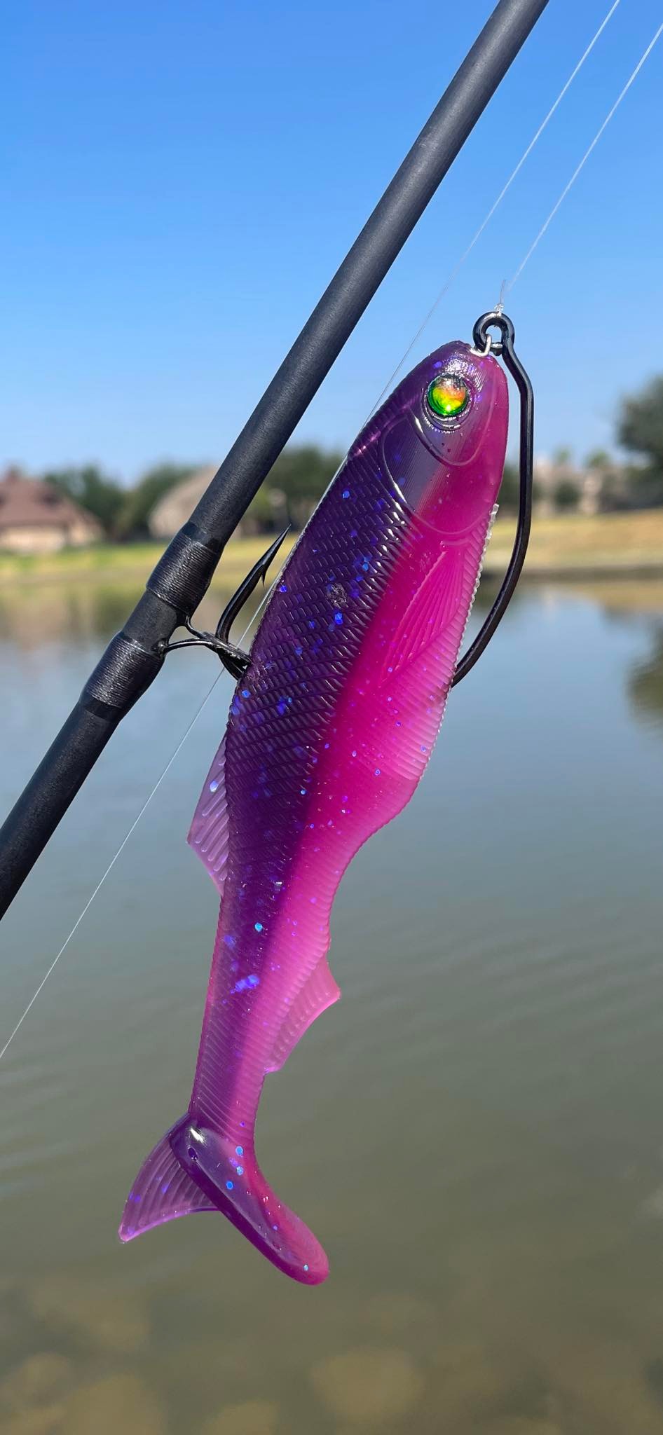 fish lures with red heads and wormlike tail Buggs Fishing Curl-Tail Redfish Jig (2nd Generation) redfish and other shallow water dwellers find them irresisitible. Westin Wiggle Worm Creaturebait