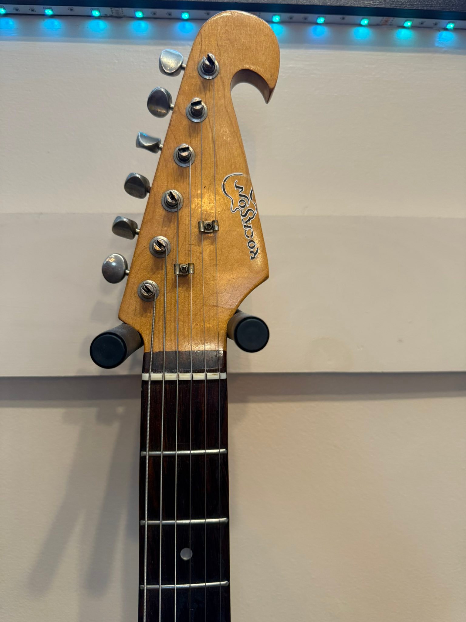 What is the origin of this Rockson Strat copy guitar with a unique