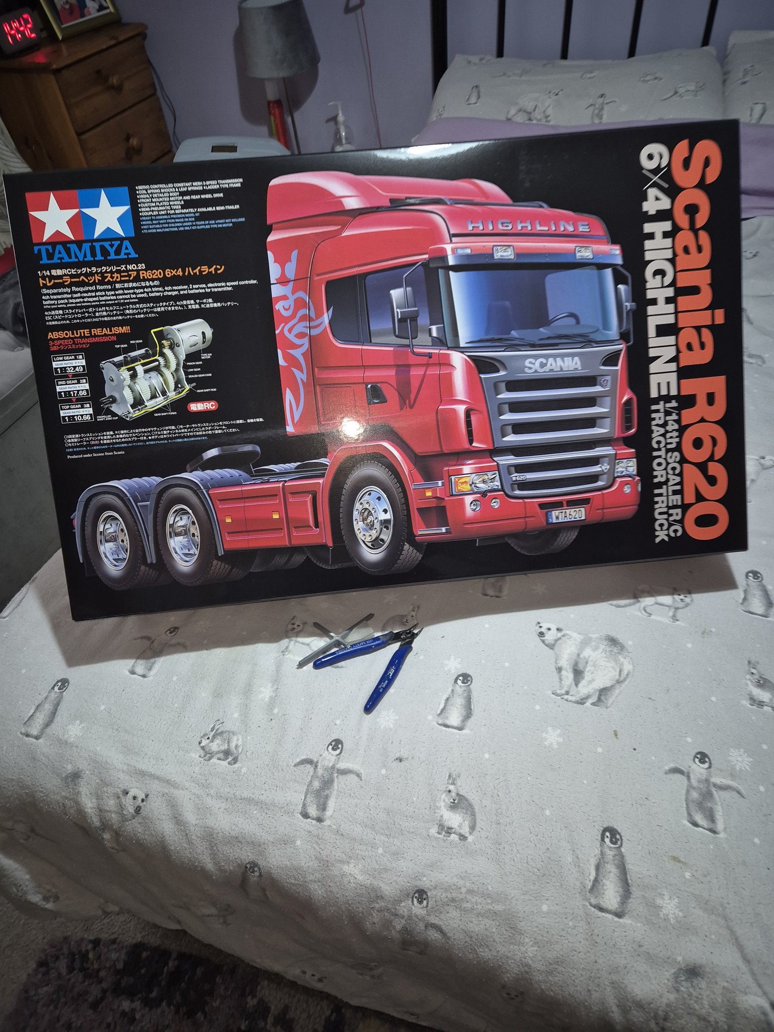 Building Tamiya Scania R620 with medical challenges