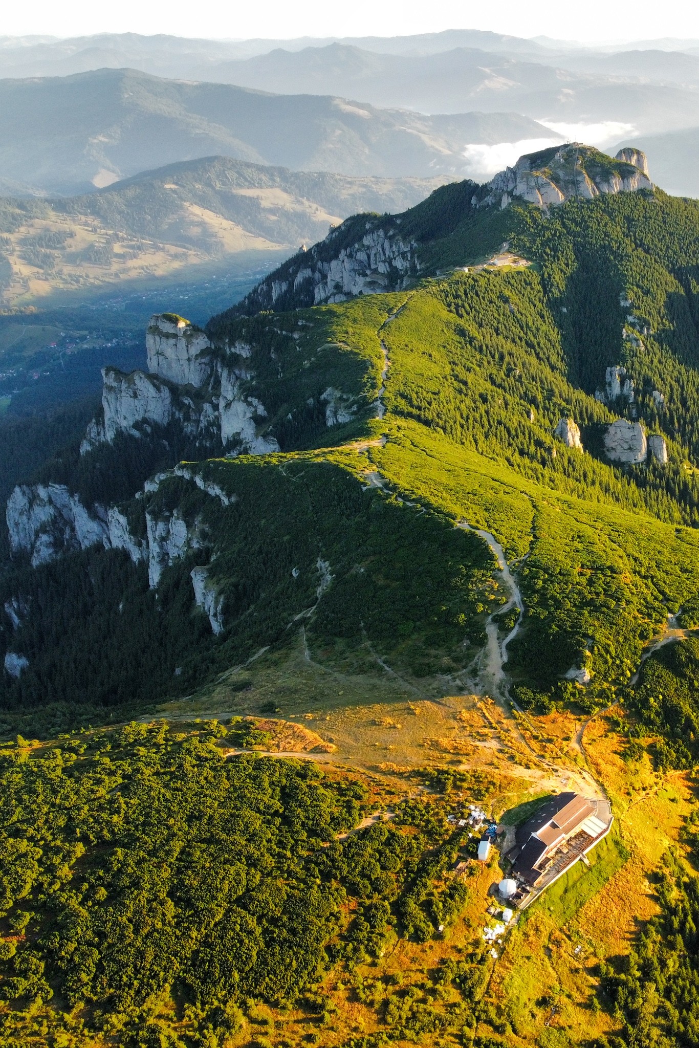 Iulian - Cabana Dochia, Vârful Toaca România de poveste 💙💛 ️ | Facebook
