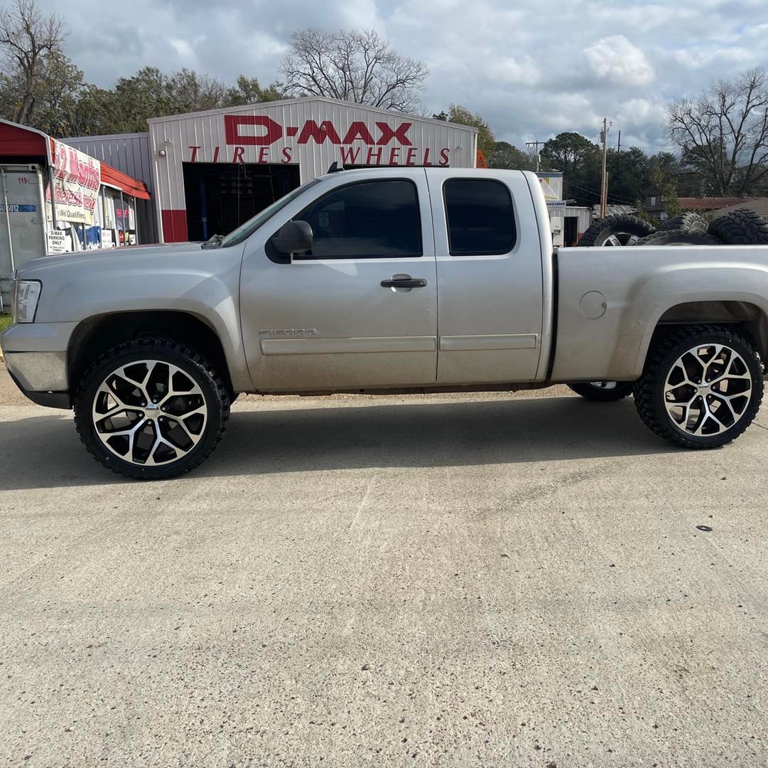 🎄 merry Christmas and happy new year... - D-MAX macarthur dr | Facebook