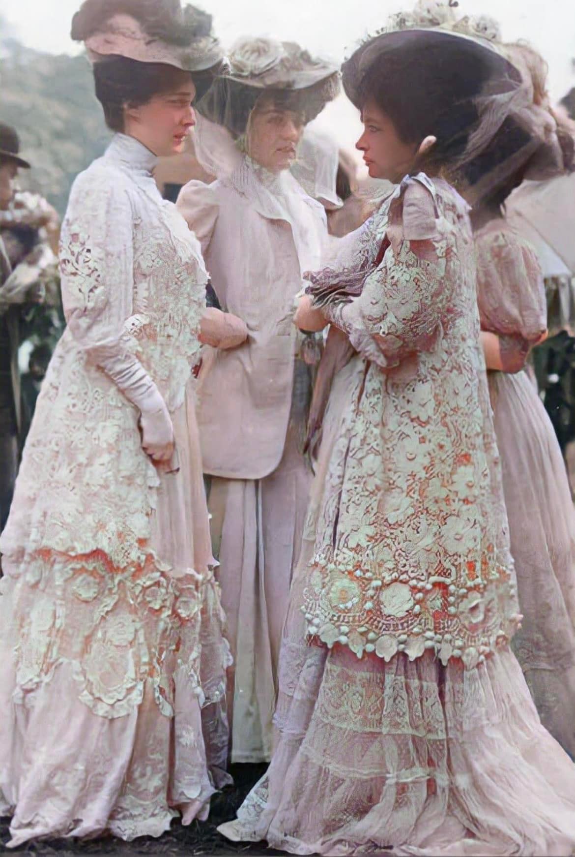 how many dresses did a victorian lady own Where Gilded Age women store their large dresses? poor victorian era fashion