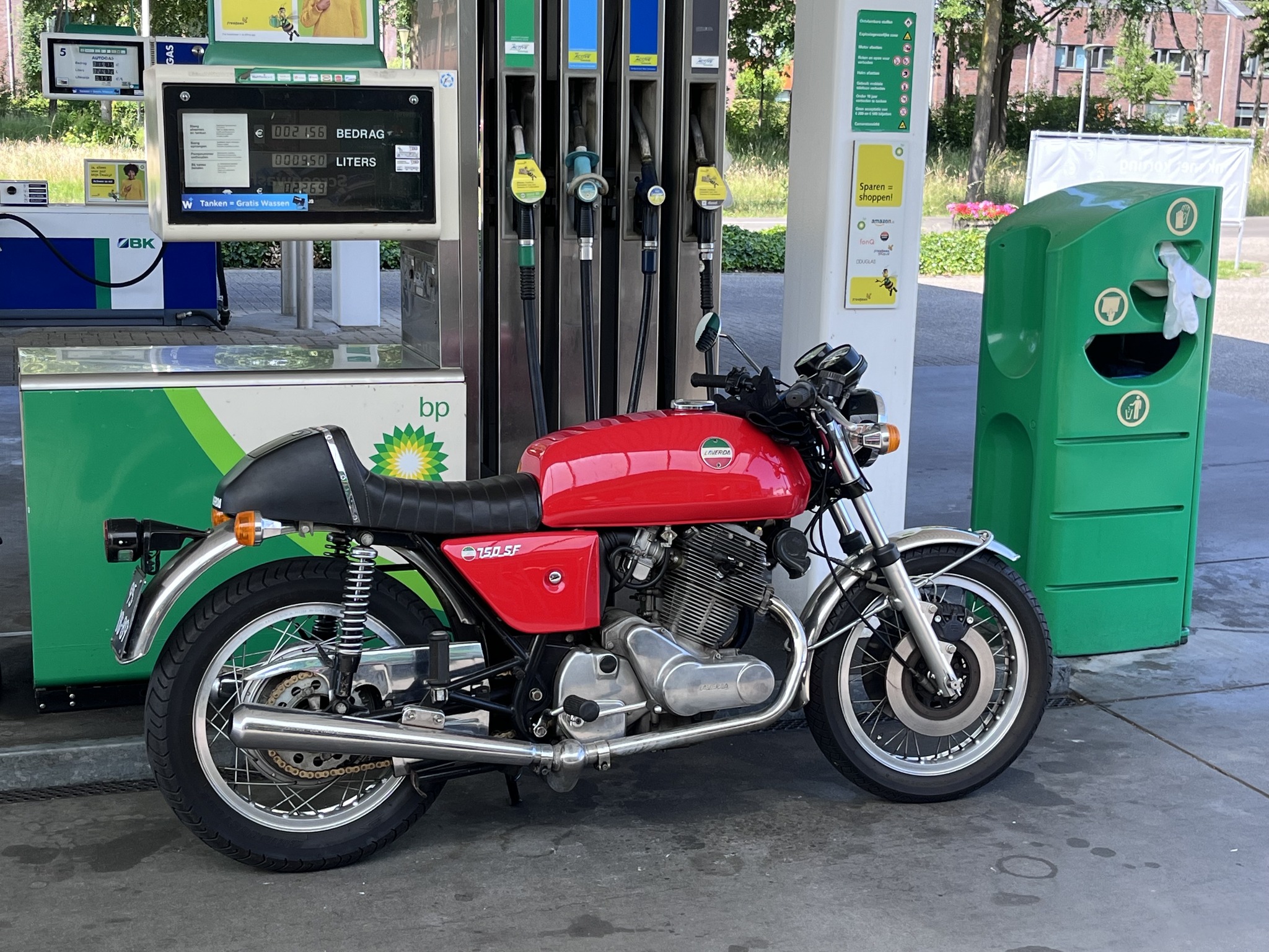 LAVERDA 750 1/8 Heller Hello , a model of a sports motorcycle from