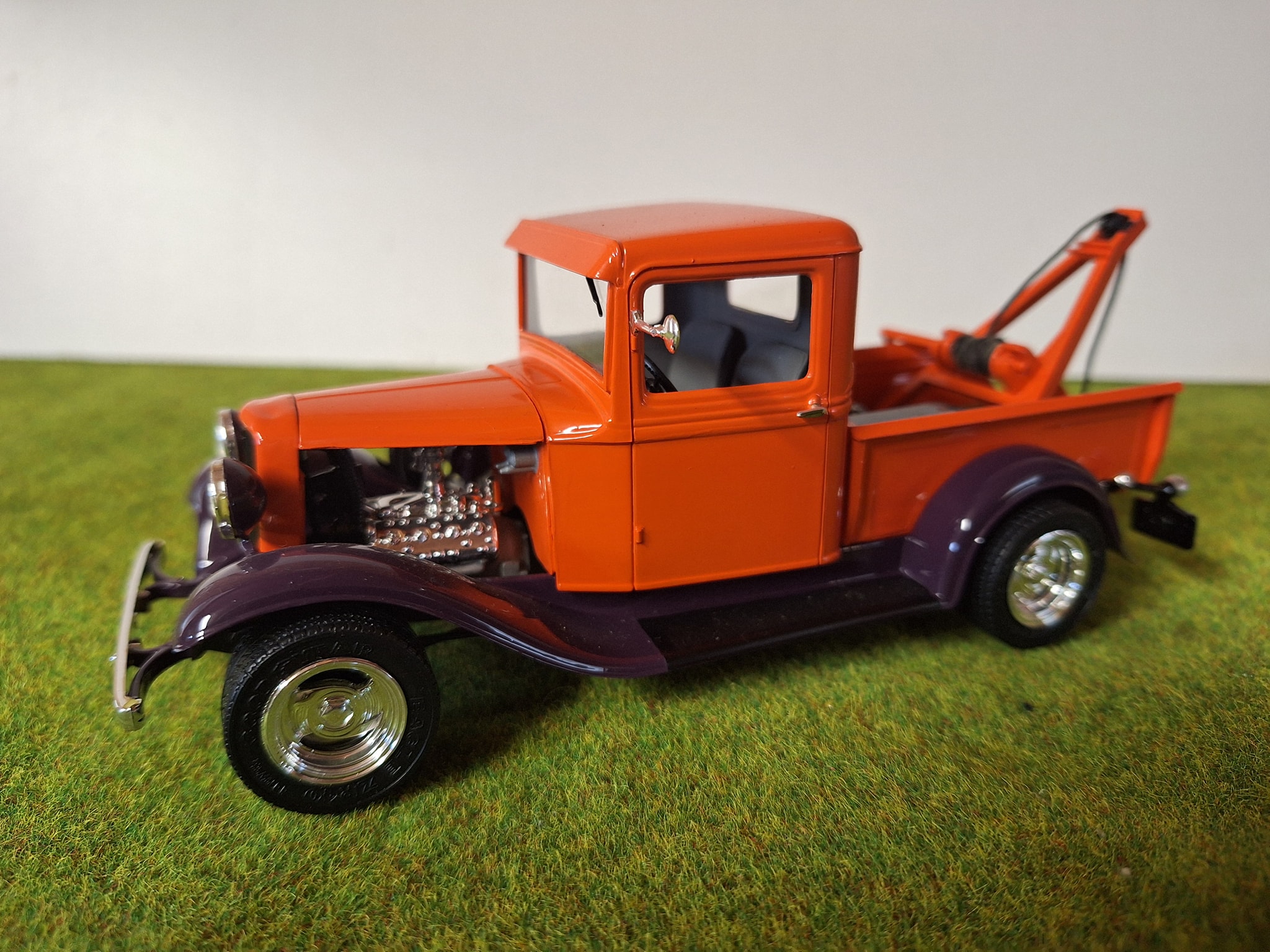 Lindberg 1/25. 1934 Ford Tow Truck. Built 1999