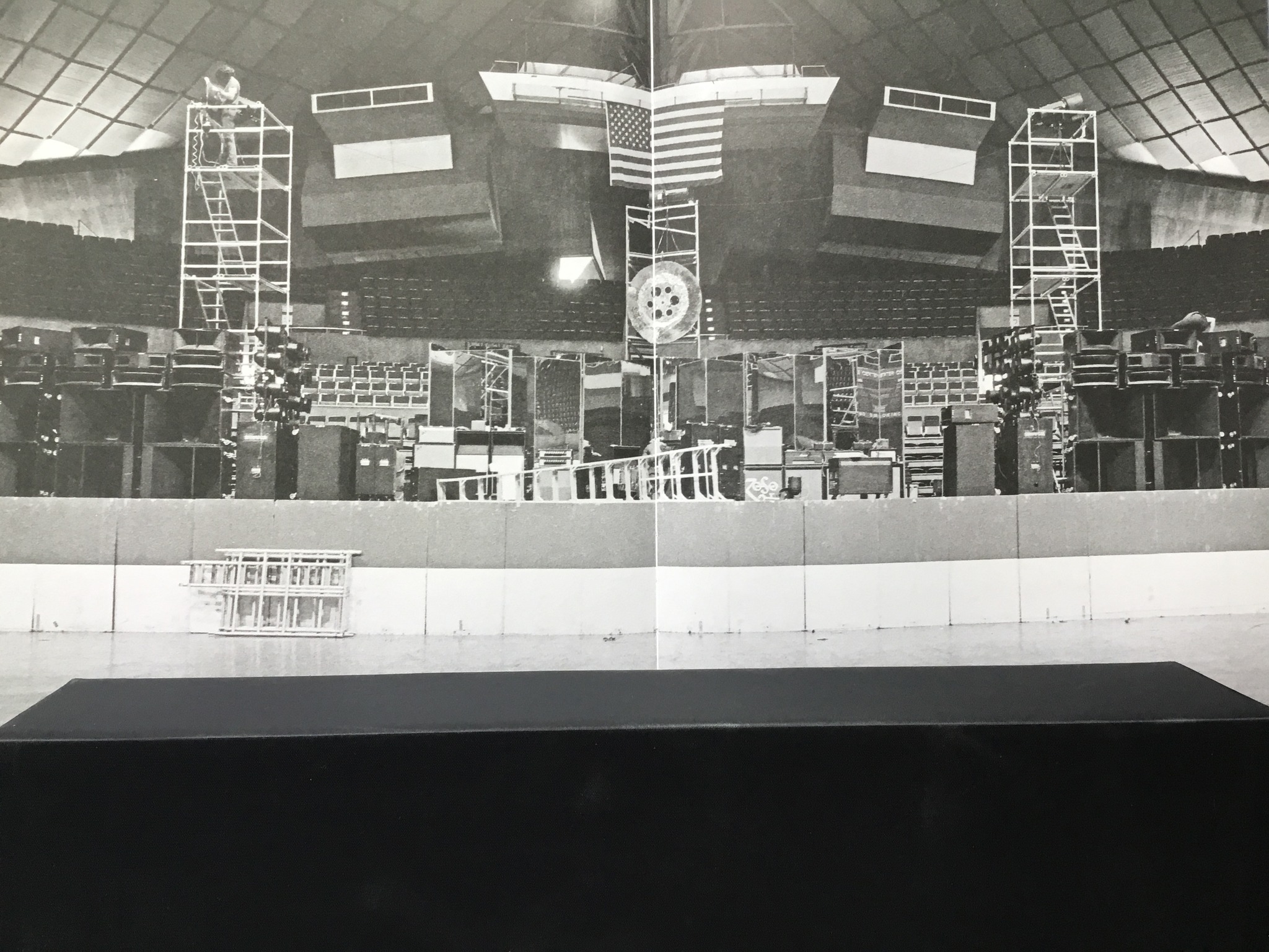 LED ZEPPELIN : SIZZLES IN SEATTLE CENTER COLISEUM WASHINGTON 18 