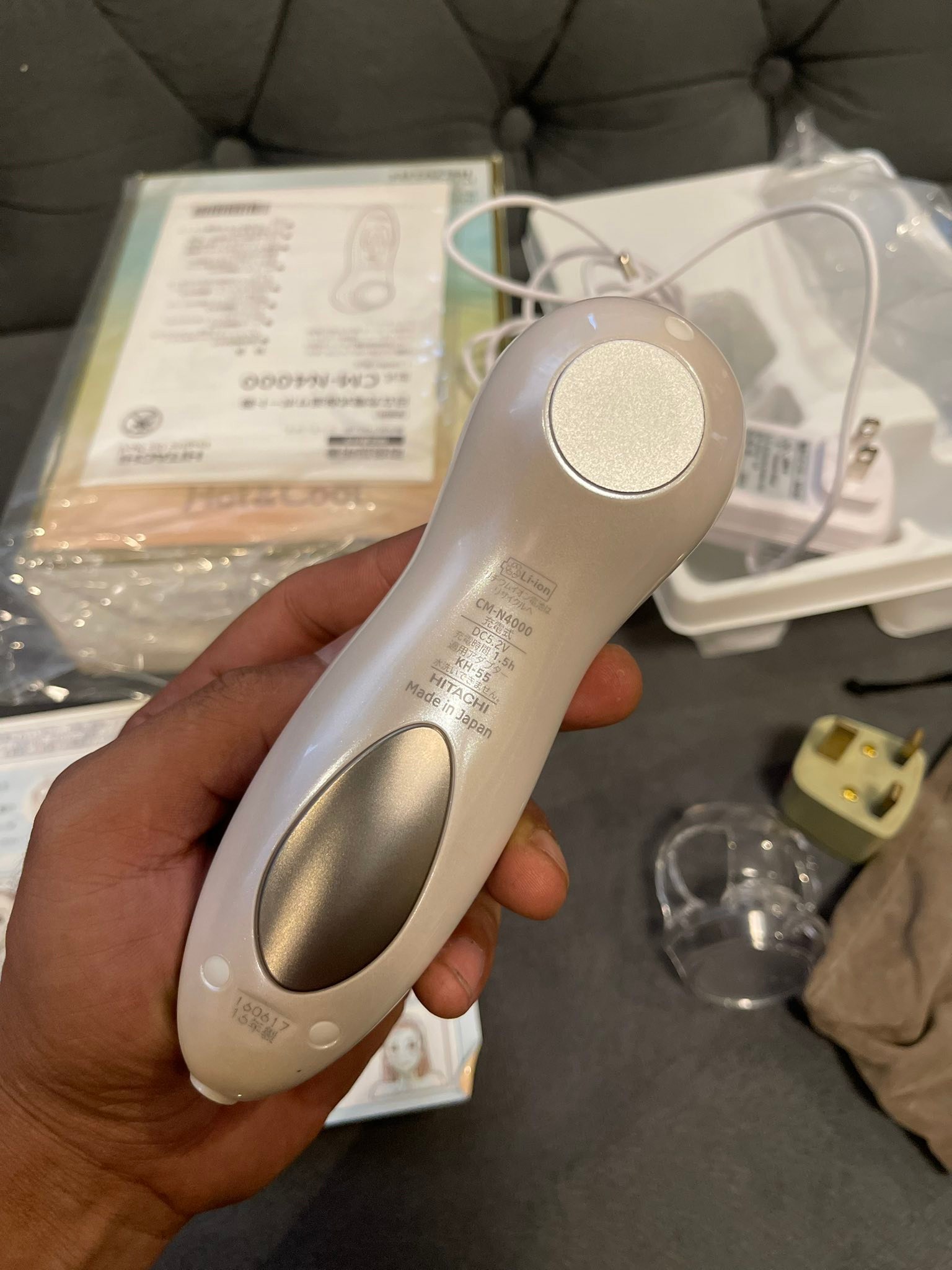 Awesome Hitachi HadaCRIE Hot & Cool facial device. This CM-N3000
