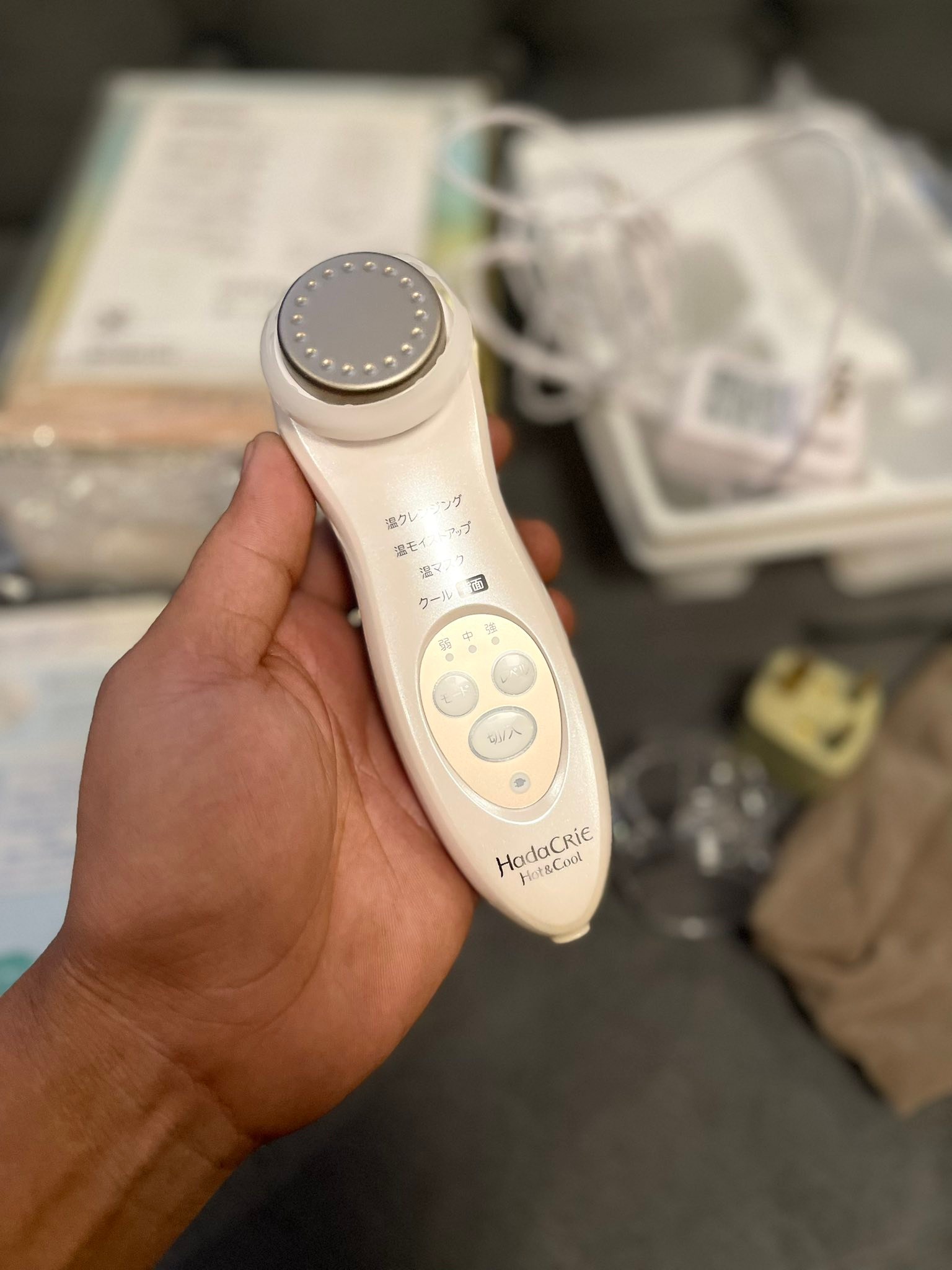 Awesome Hitachi HadaCRIE Hot & Cool facial device. This CM-N3000